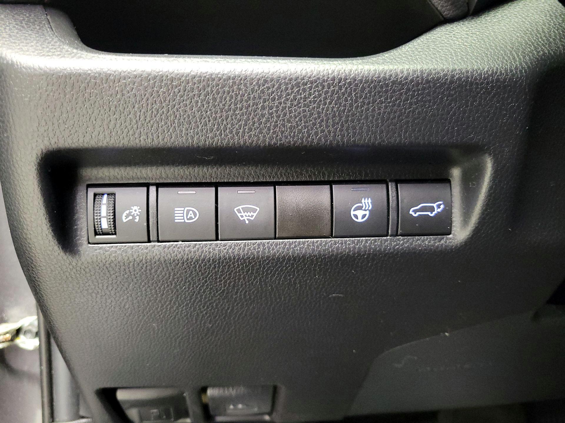Thumbnail: 2021 Toyota RAV4 - 13