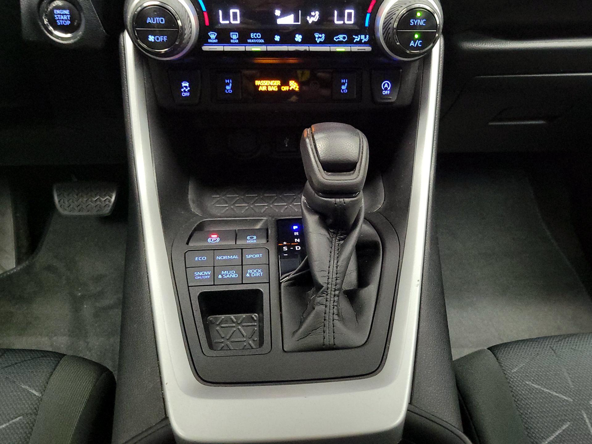 Thumbnail: 2021 Toyota RAV4 - 17