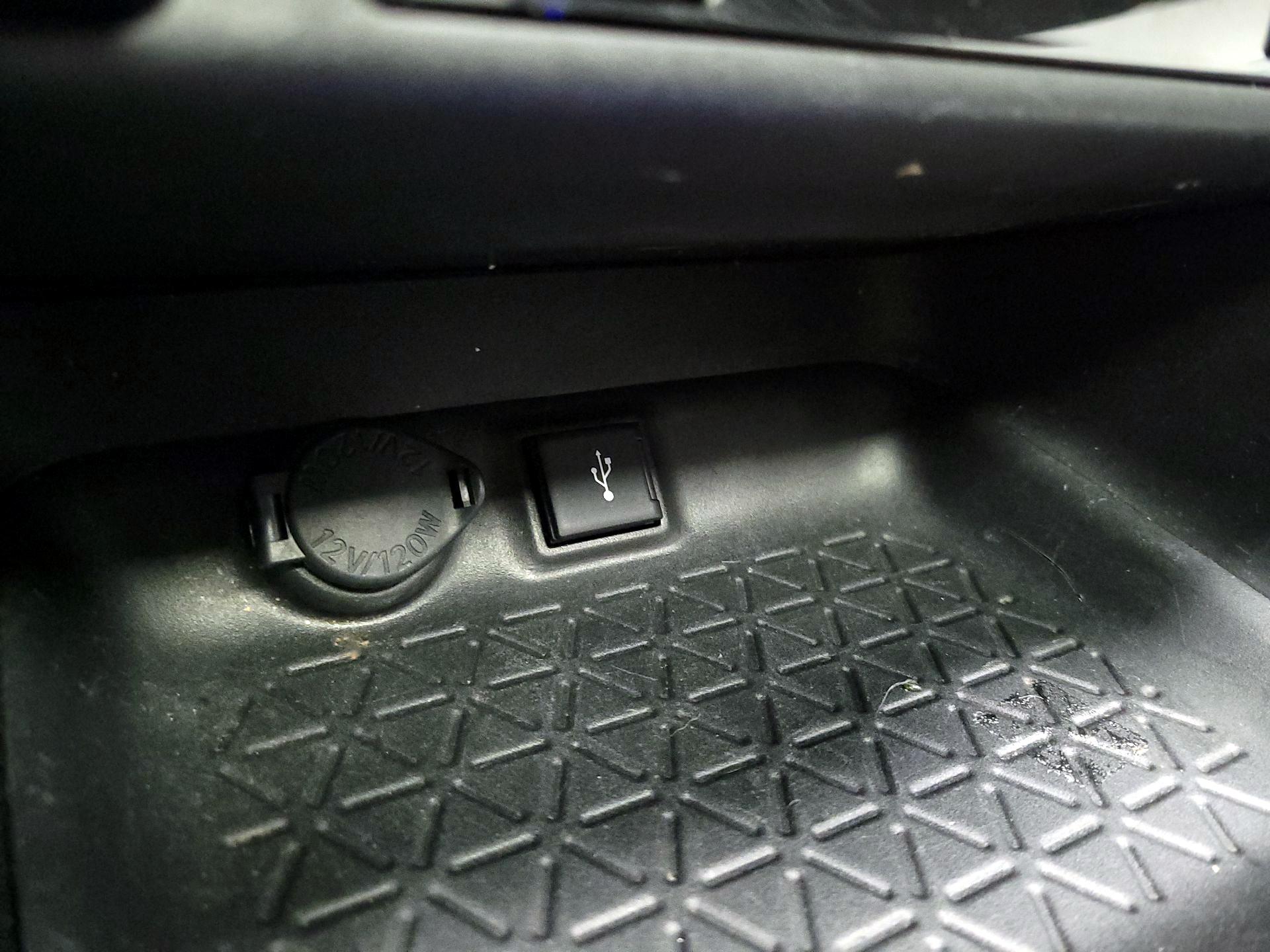 Thumbnail: 2021 Toyota RAV4 - 18