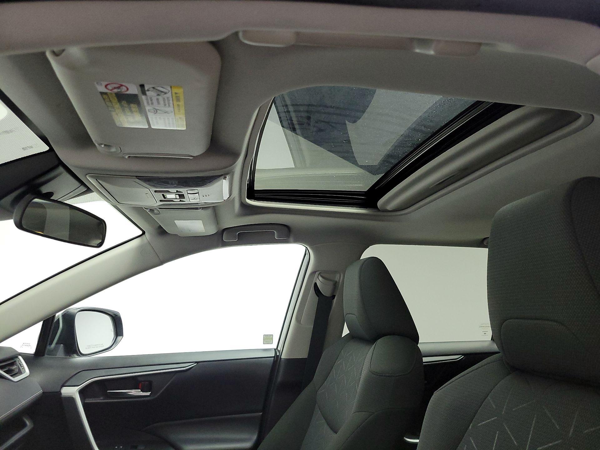 Thumbnail: 2021 Toyota RAV4 - 19