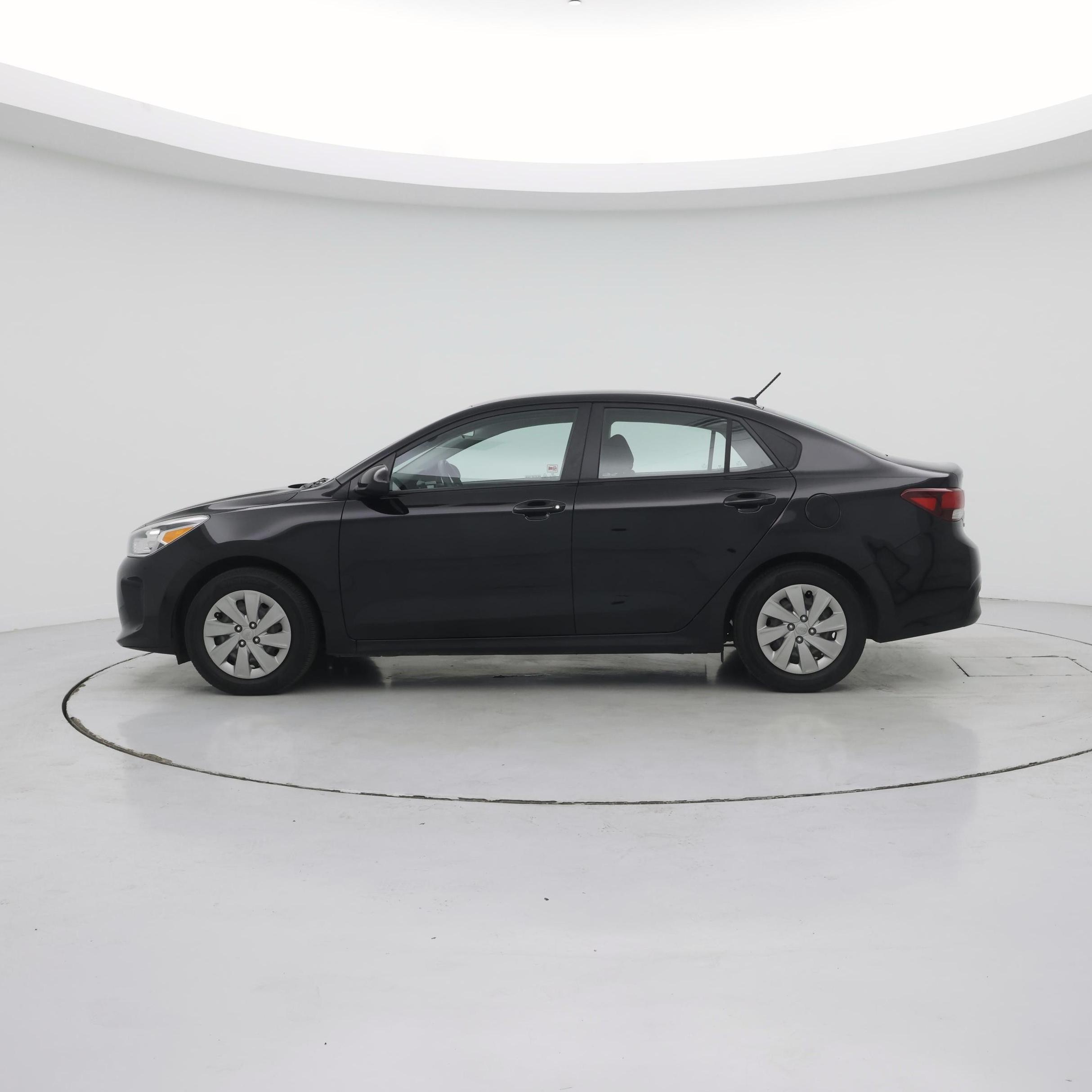 Thumbnail: 2019 Kia Rio - 3