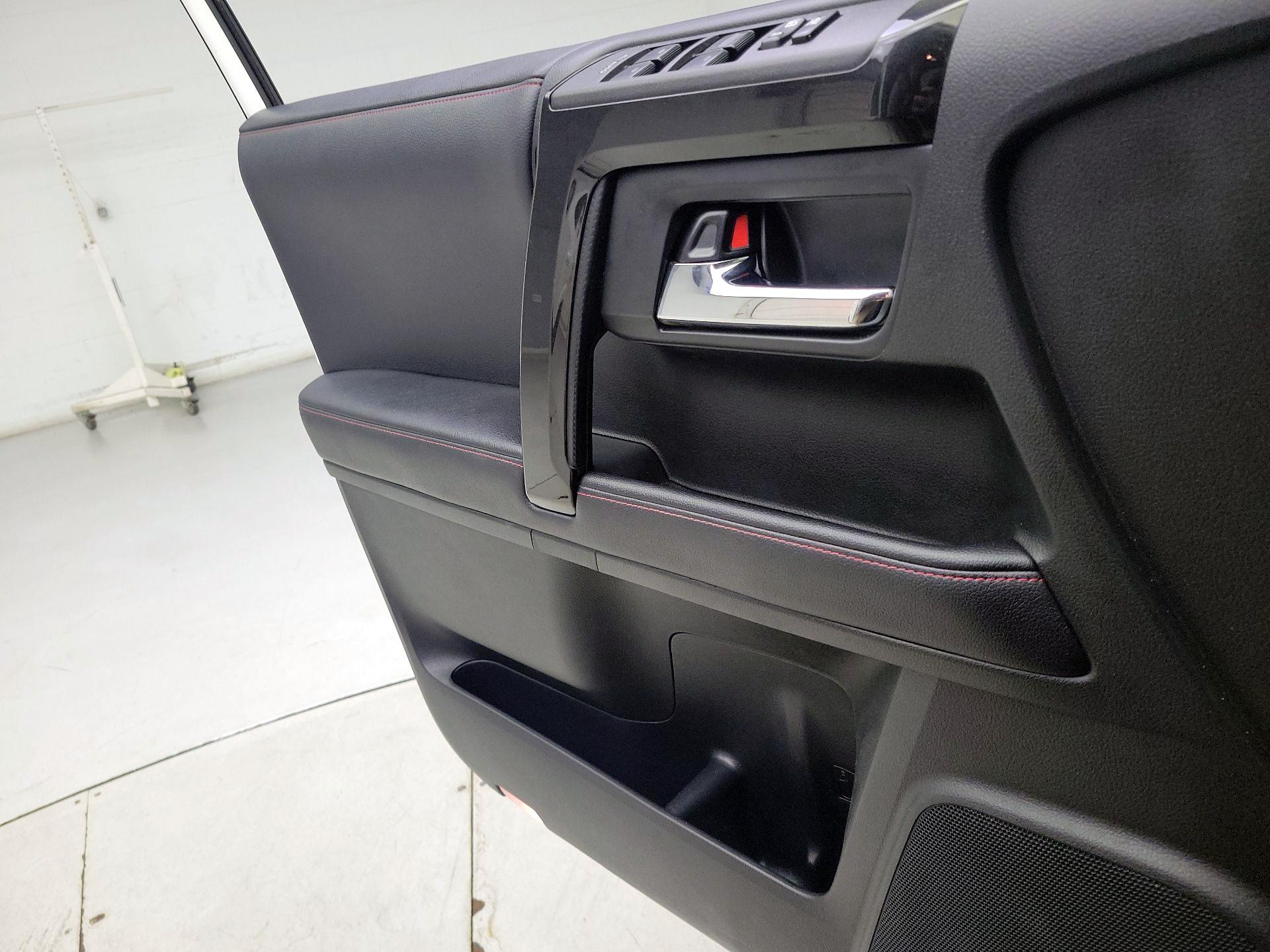 Thumbnail: 2019 Toyota 4Runner - 12