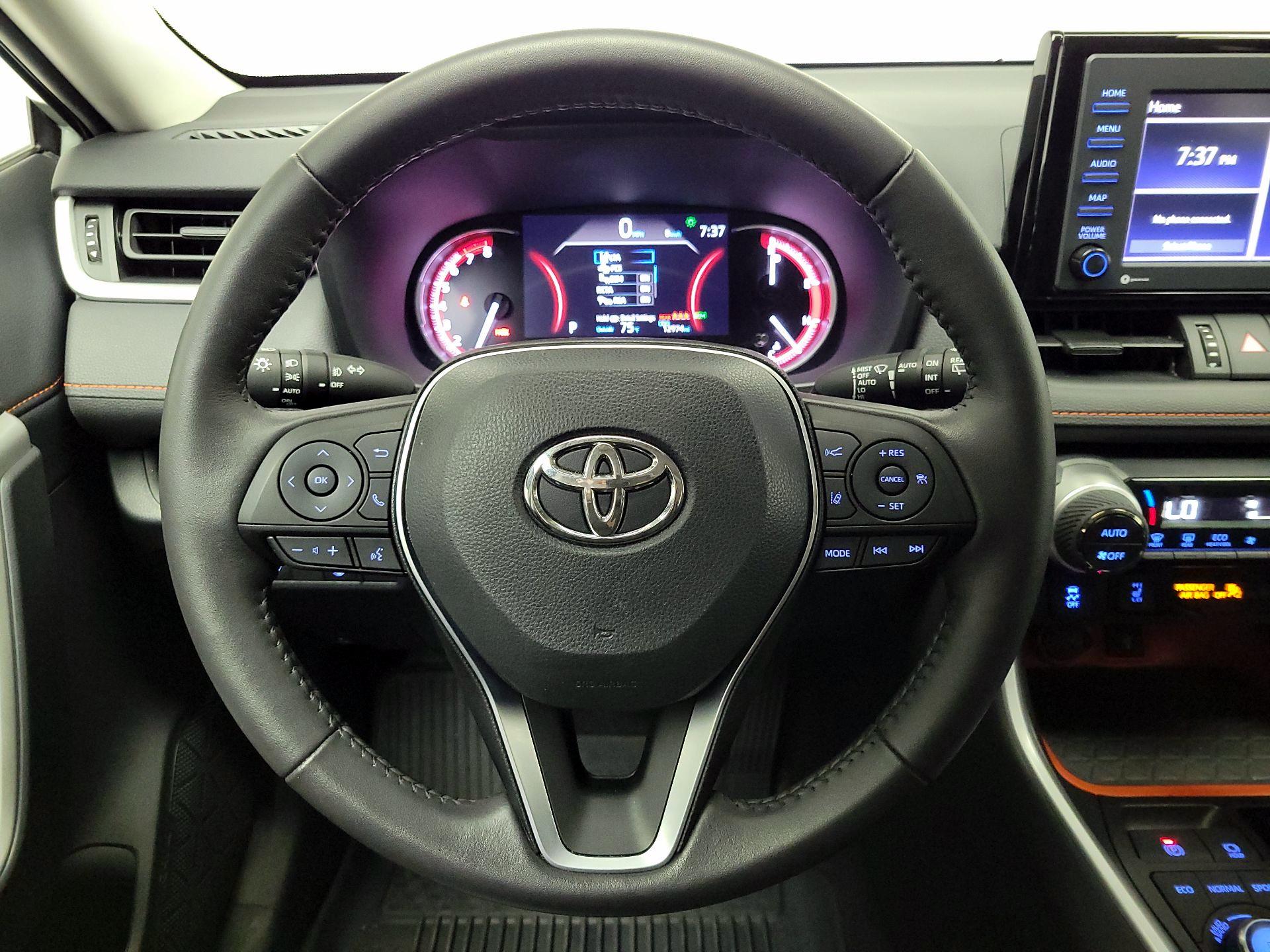 Thumbnail: 2022 Toyota RAV4 - 10