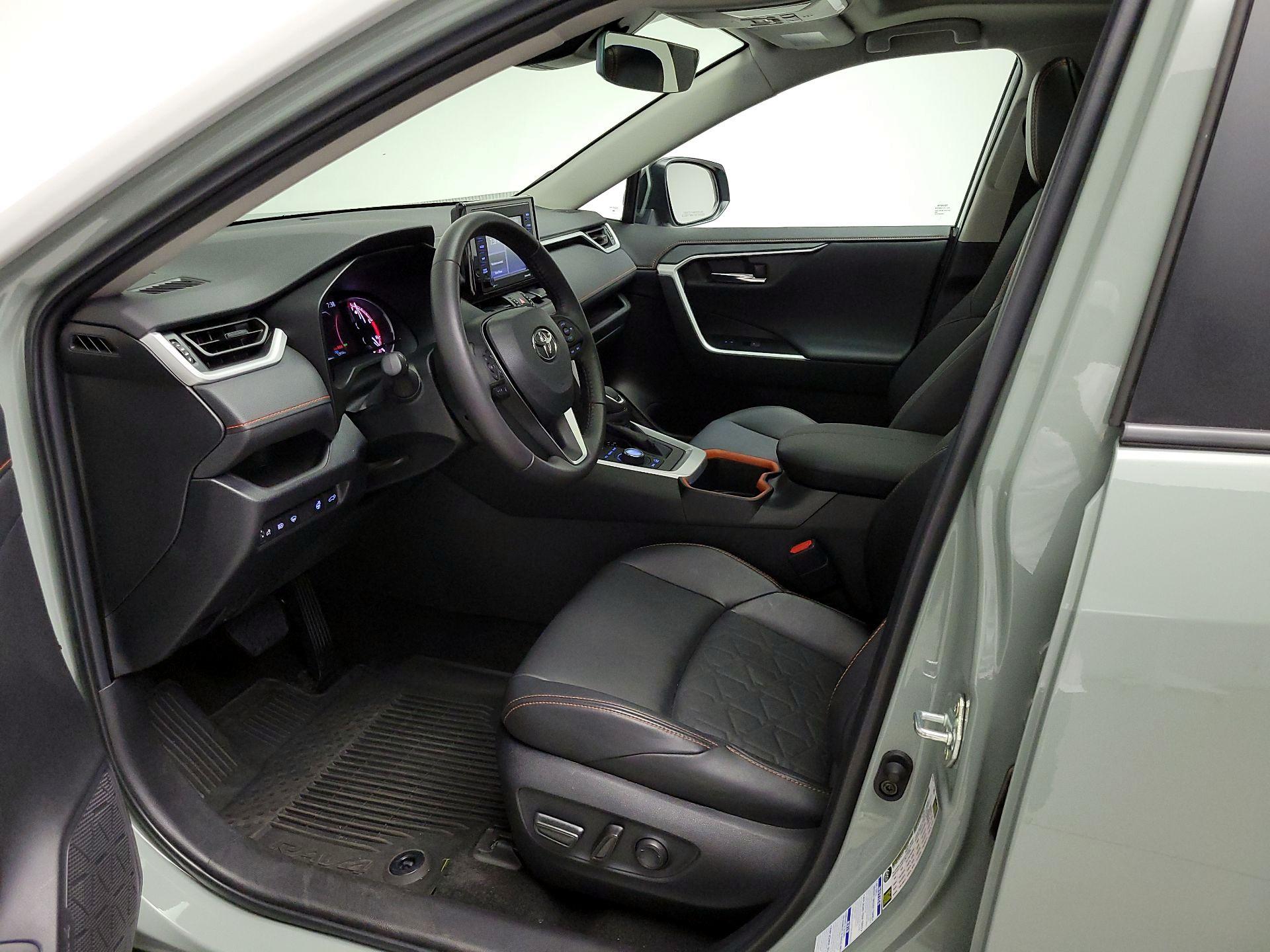 Thumbnail: 2022 Toyota RAV4 - 11