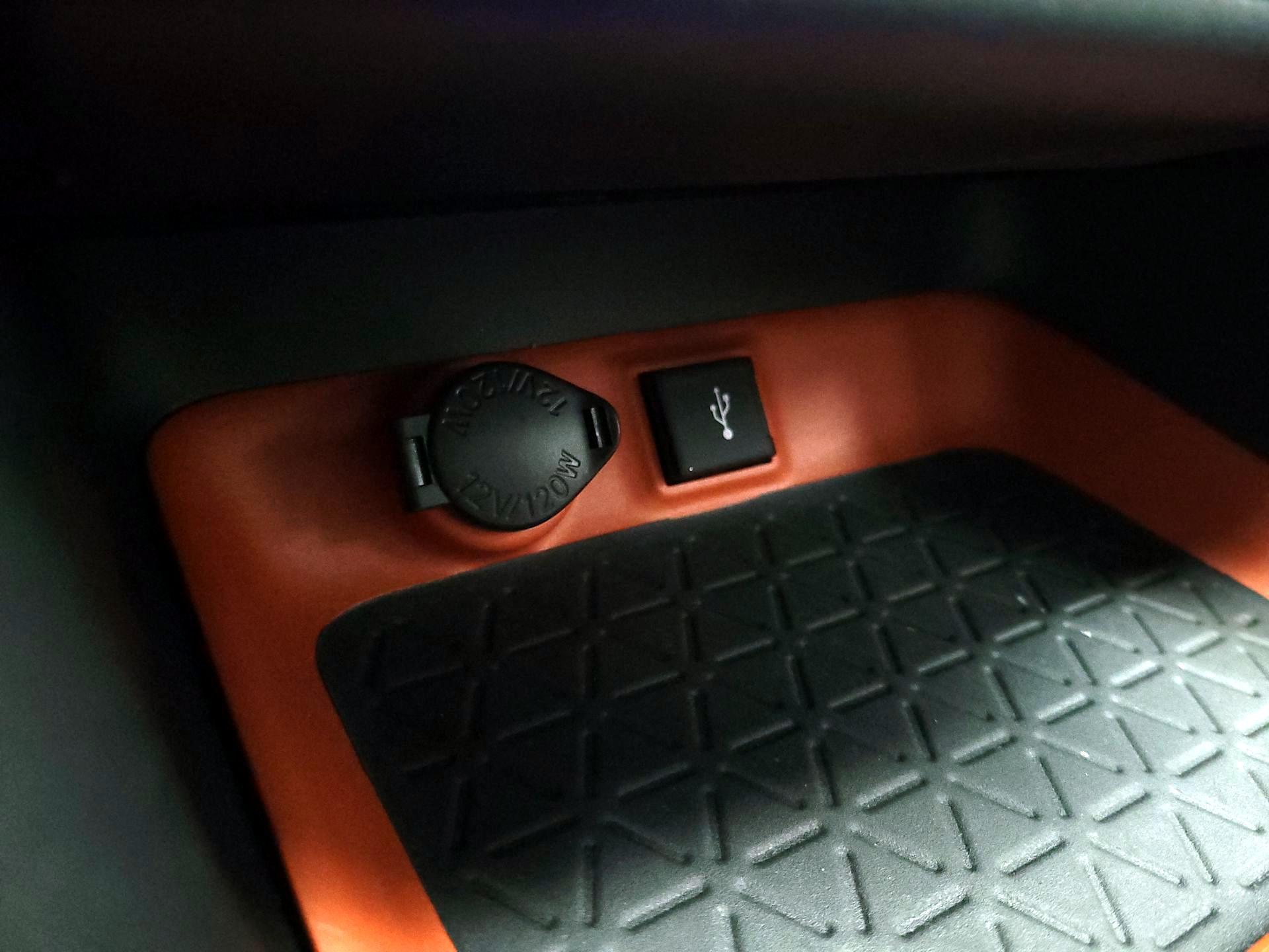 Thumbnail: 2022 Toyota RAV4 - 18
