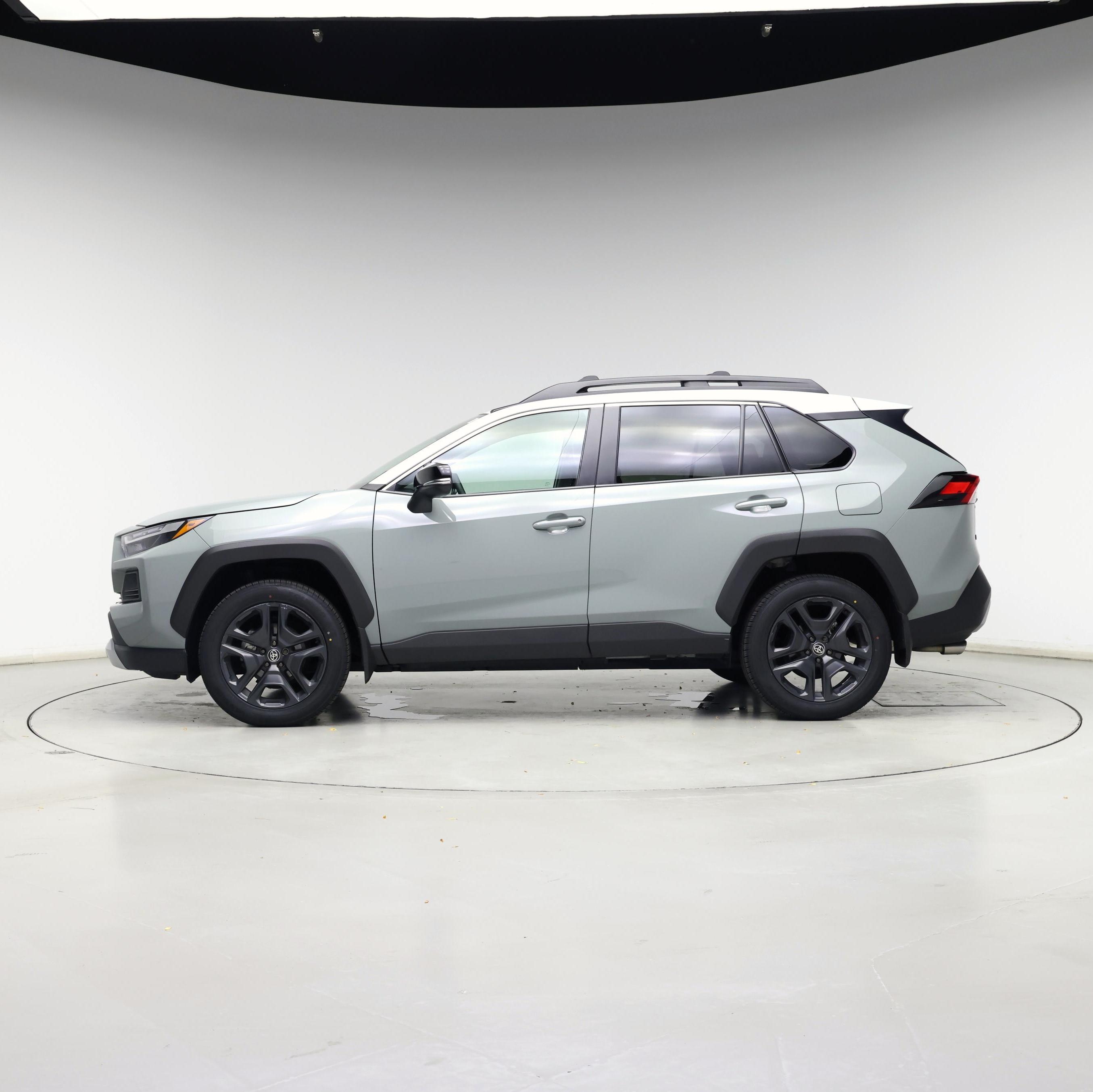 Thumbnail: 2022 Toyota RAV4 - 3