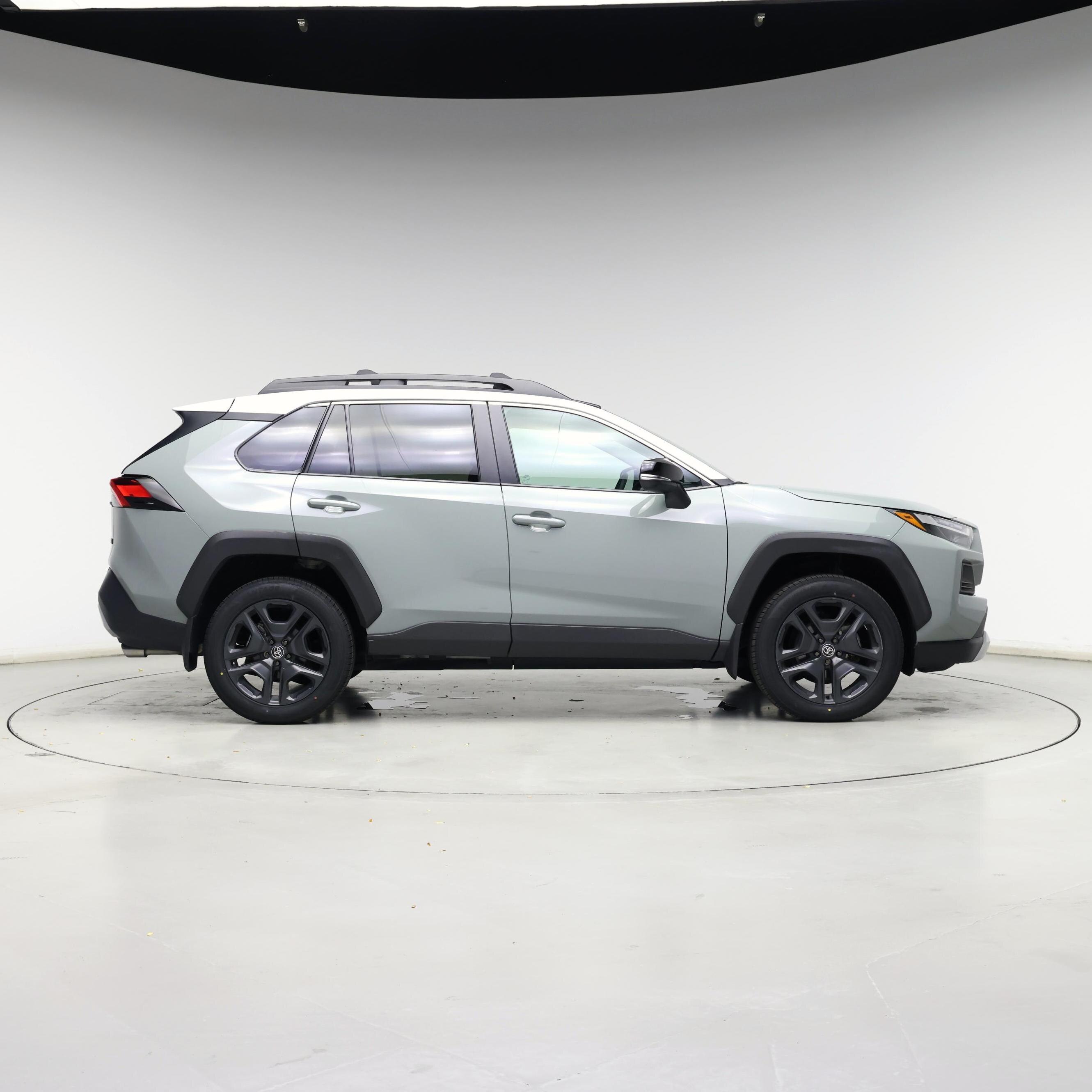 Thumbnail: 2022 Toyota RAV4 - 7
