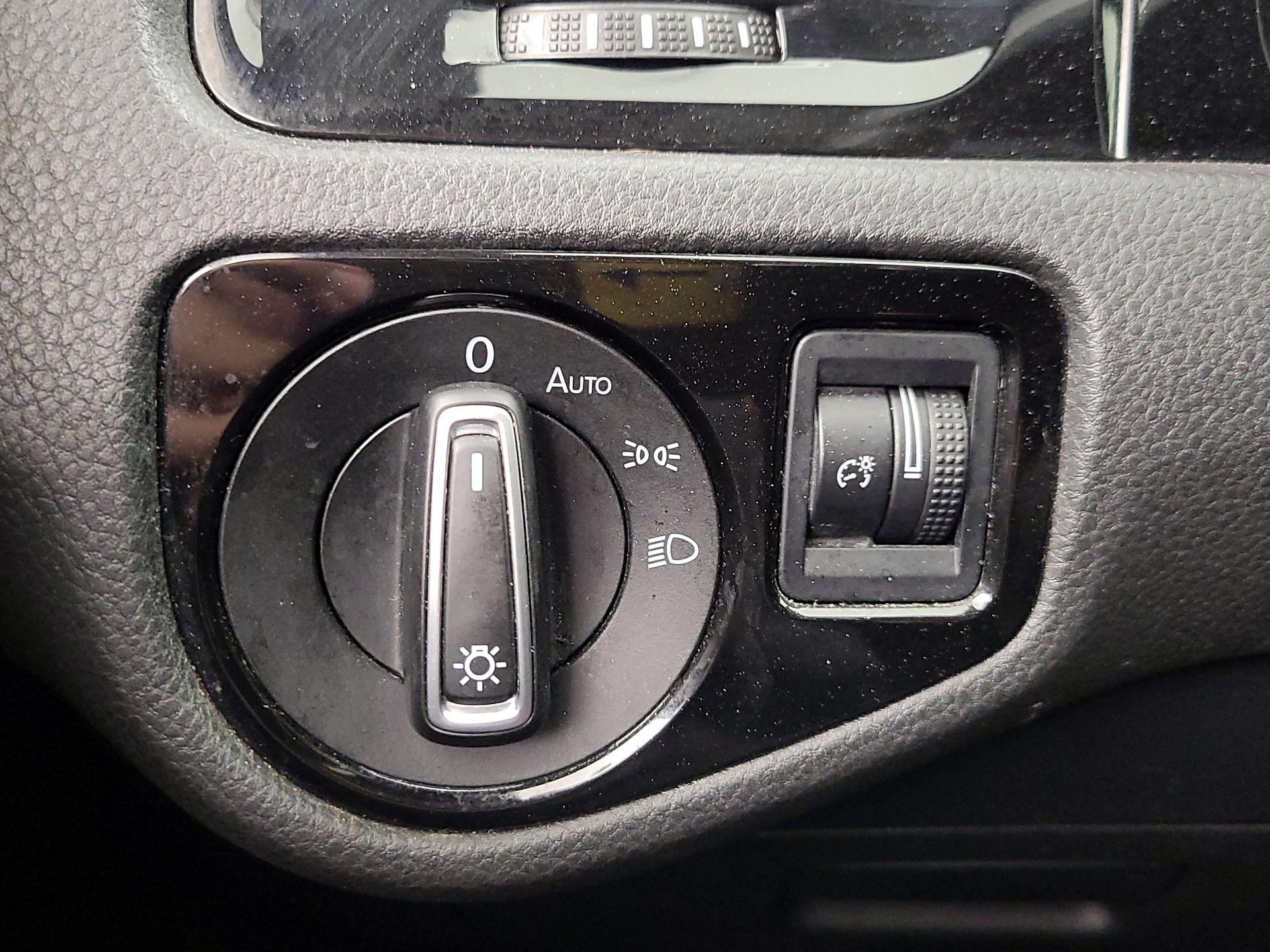 Thumbnail: 2019 Volkswagen Golf - 13