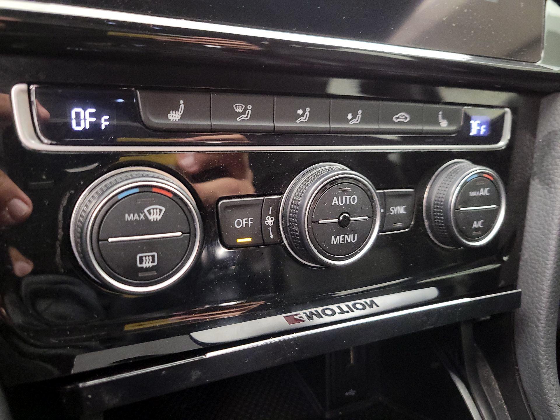 Thumbnail: 2019 Volkswagen Golf - 17