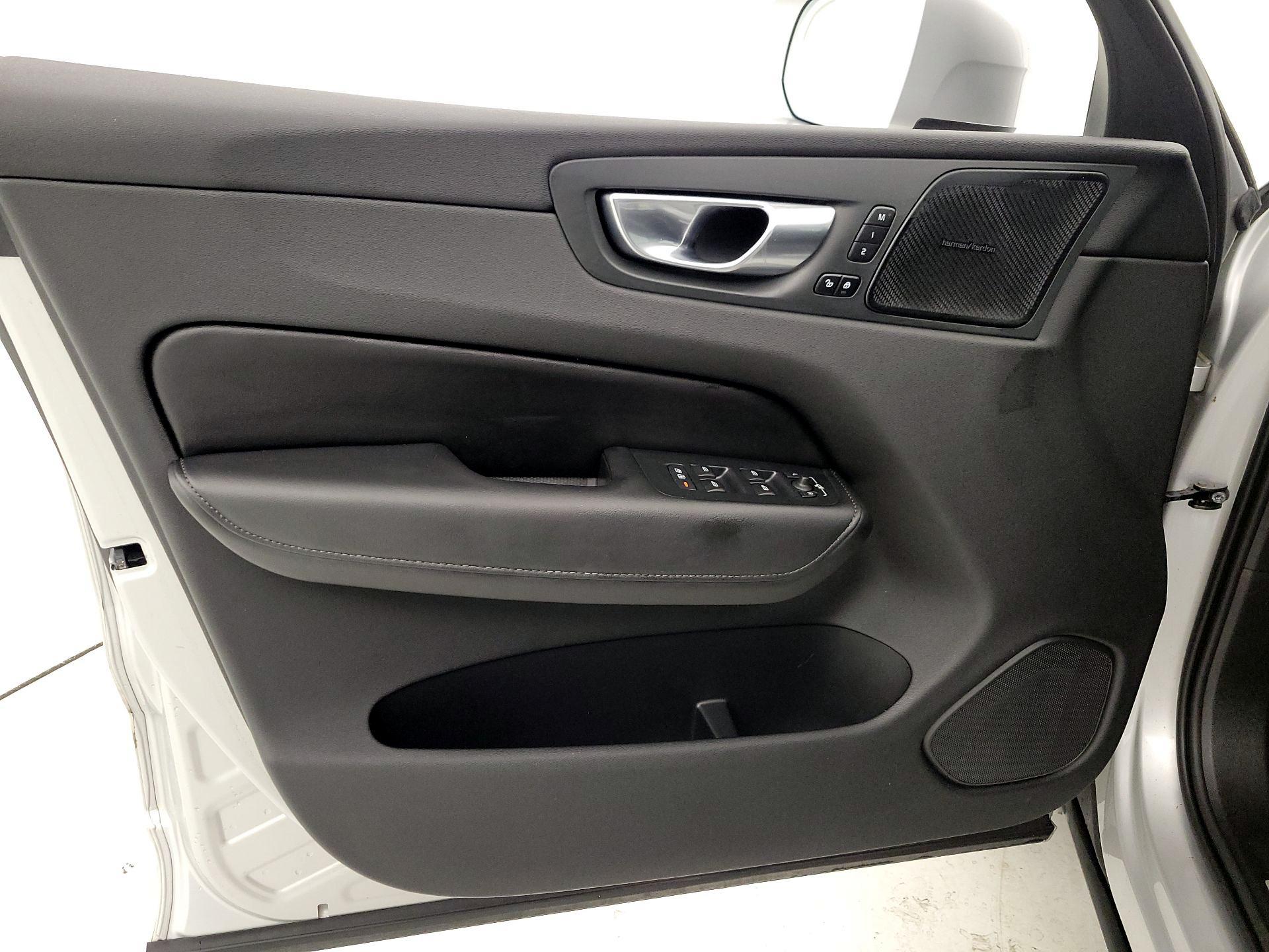 Thumbnail: 2021 Volvo XC60 - 12