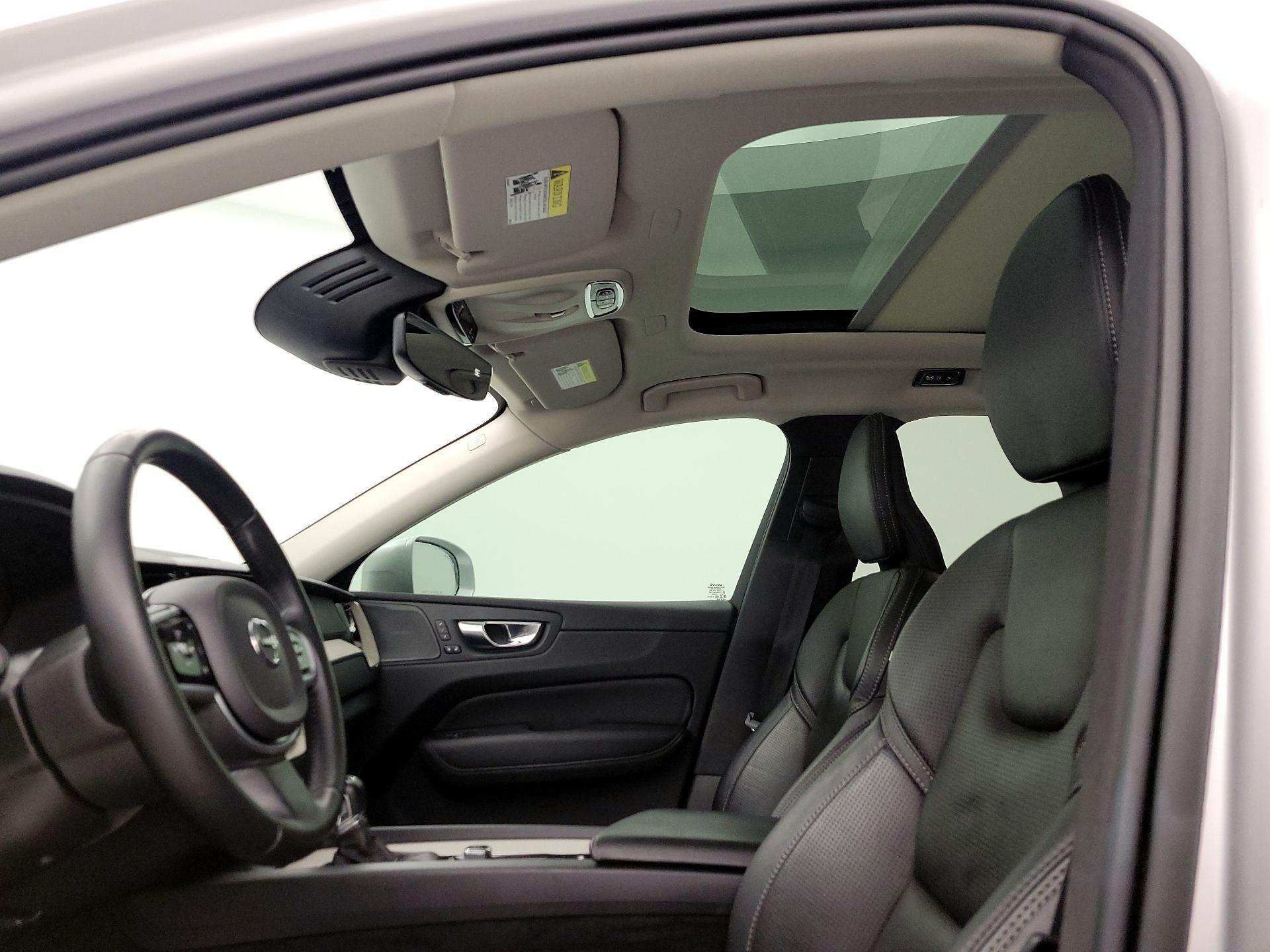 Thumbnail: 2021 Volvo XC60 - 20