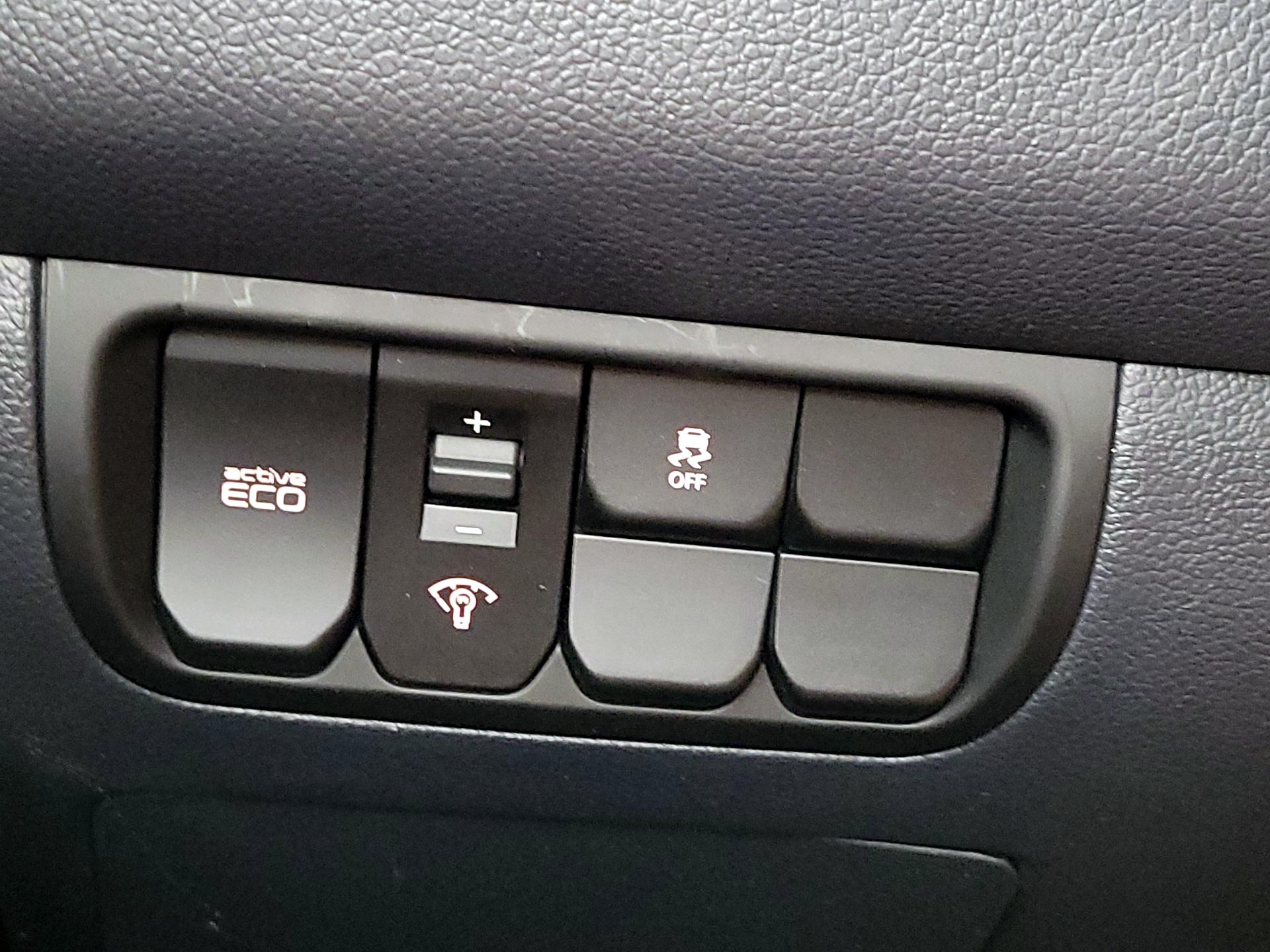 Thumbnail: 2016 Kia Rio - 13