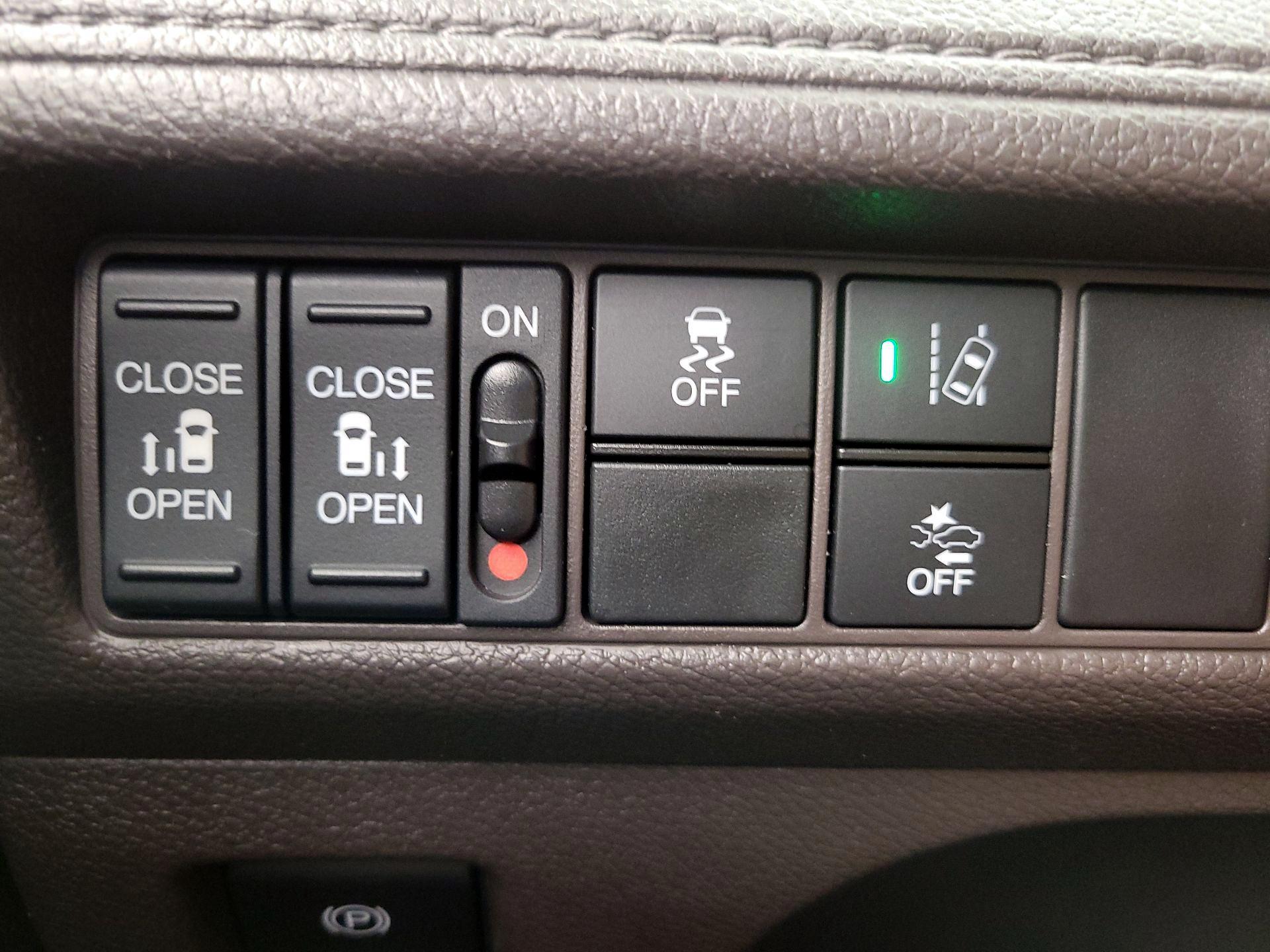 Thumbnail: 2019 Honda Odyssey - 13