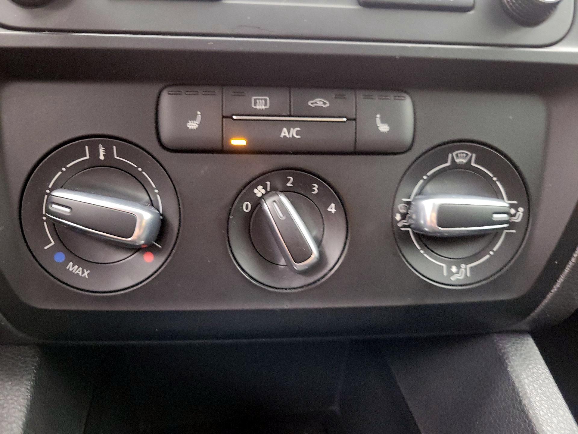 Thumbnail: 2015 Volkswagen Jetta - 15