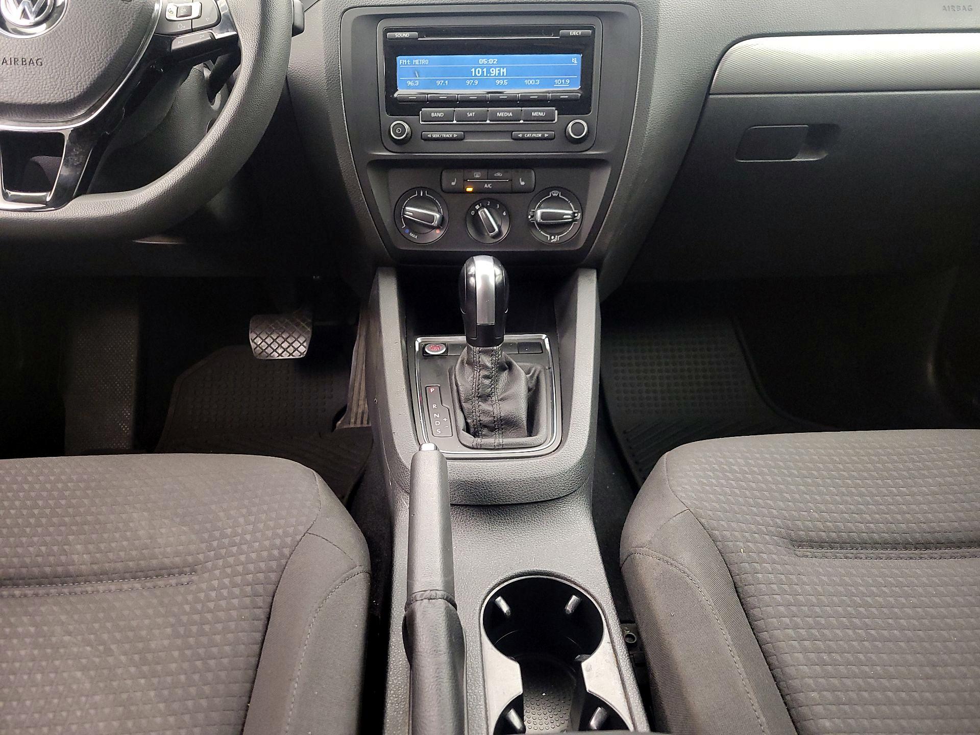 Thumbnail: 2015 Volkswagen Jetta - 16