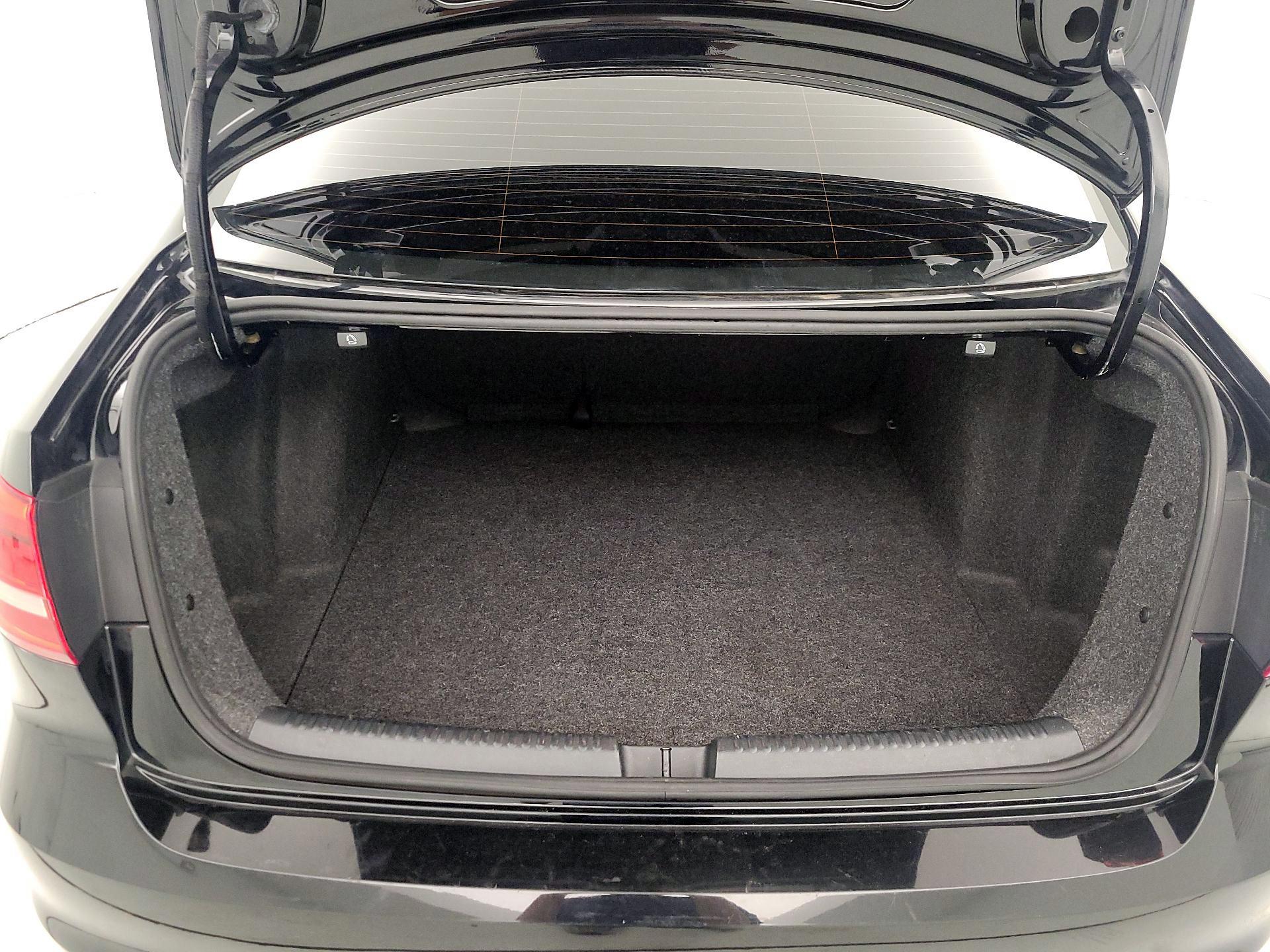 Thumbnail: 2015 Volkswagen Jetta - 19