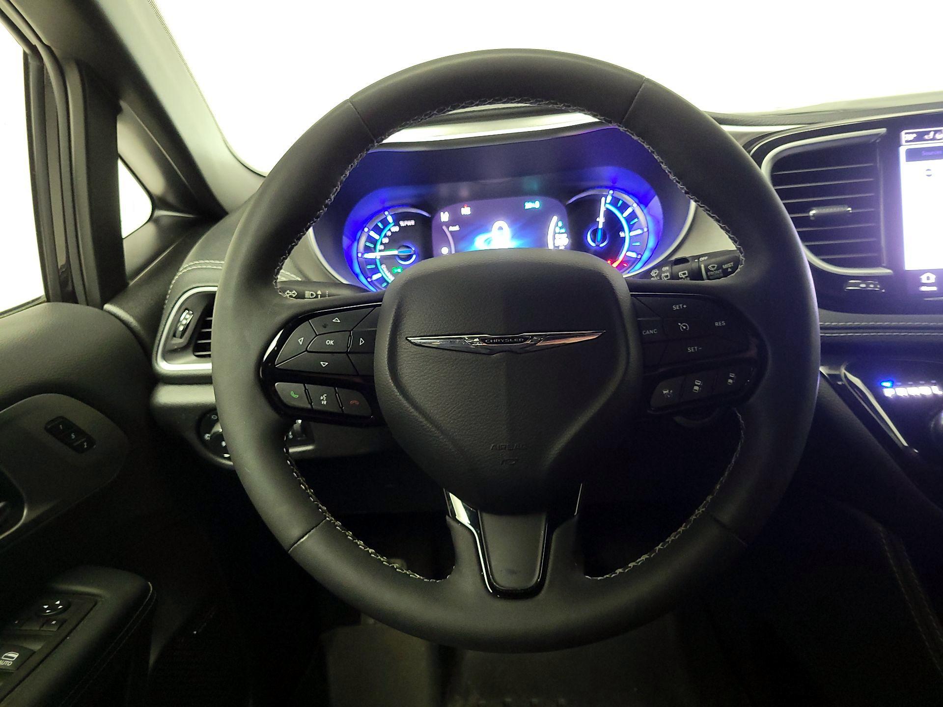 Thumbnail: 2022 Chrysler Pacifica - 10