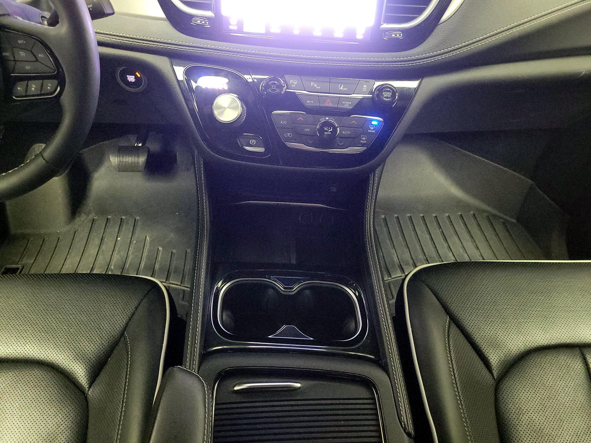 Thumbnail: 2022 Chrysler Pacifica - 18
