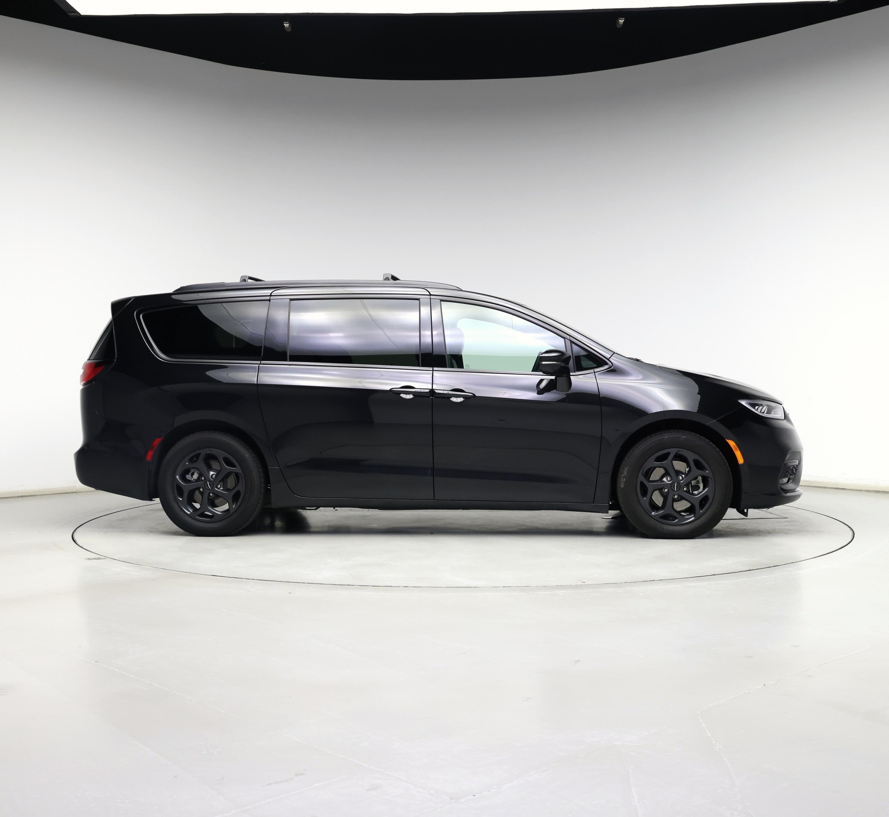 Thumbnail: 2022 Chrysler Pacifica - 7