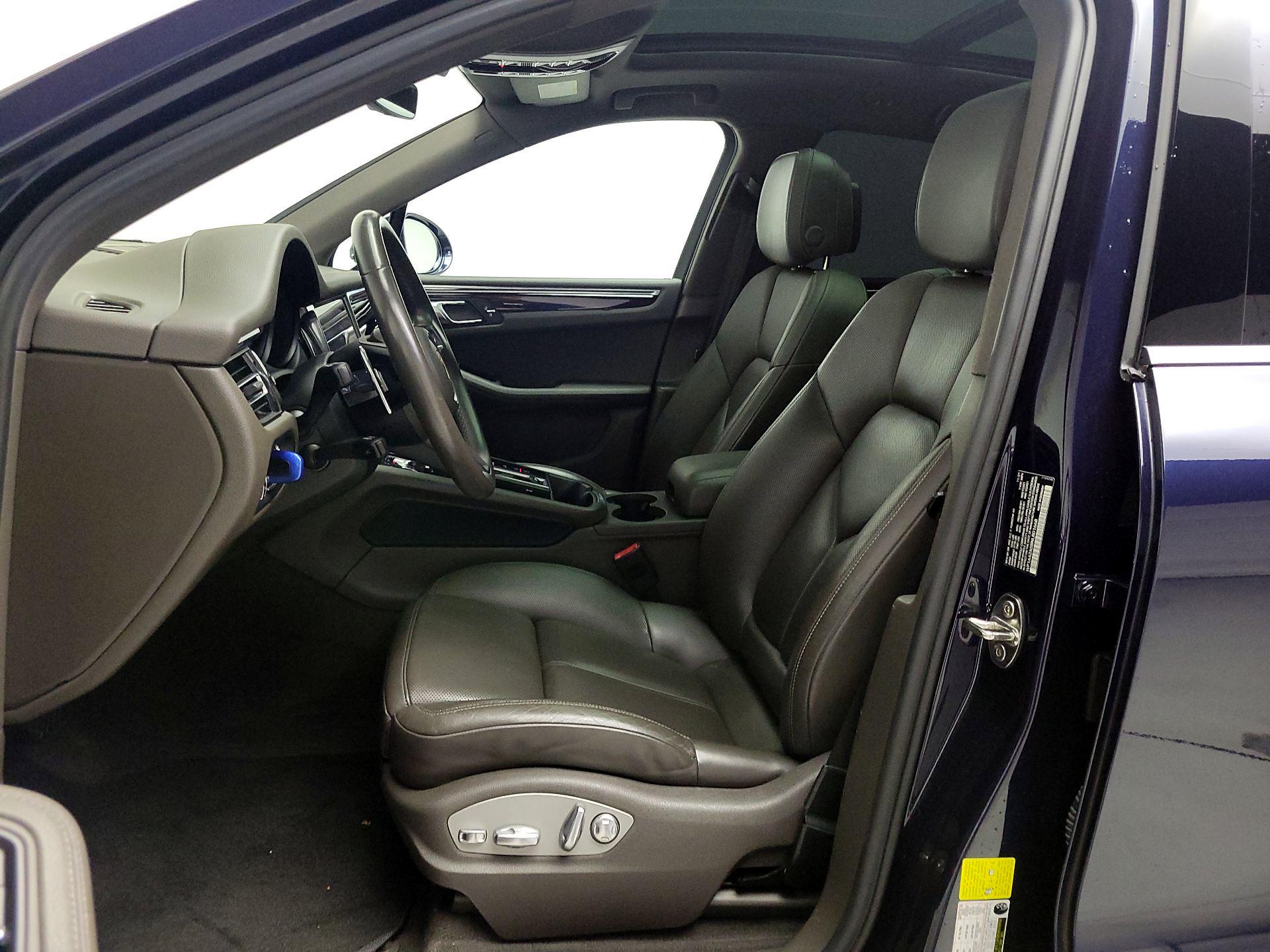 Thumbnail: 2022 Porsche Macan - 11