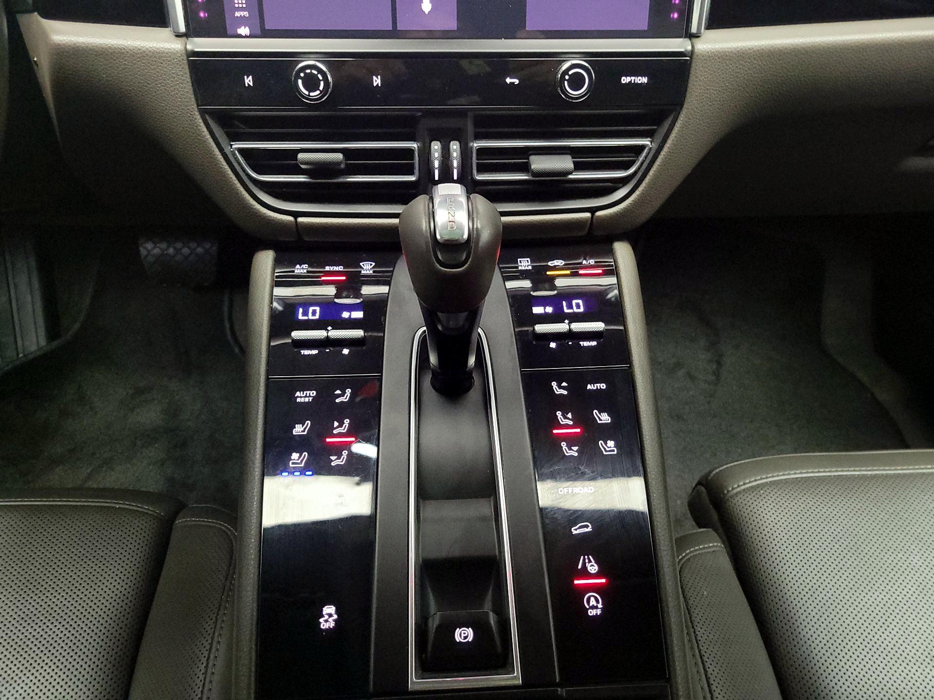 Thumbnail: 2022 Porsche Macan - 17