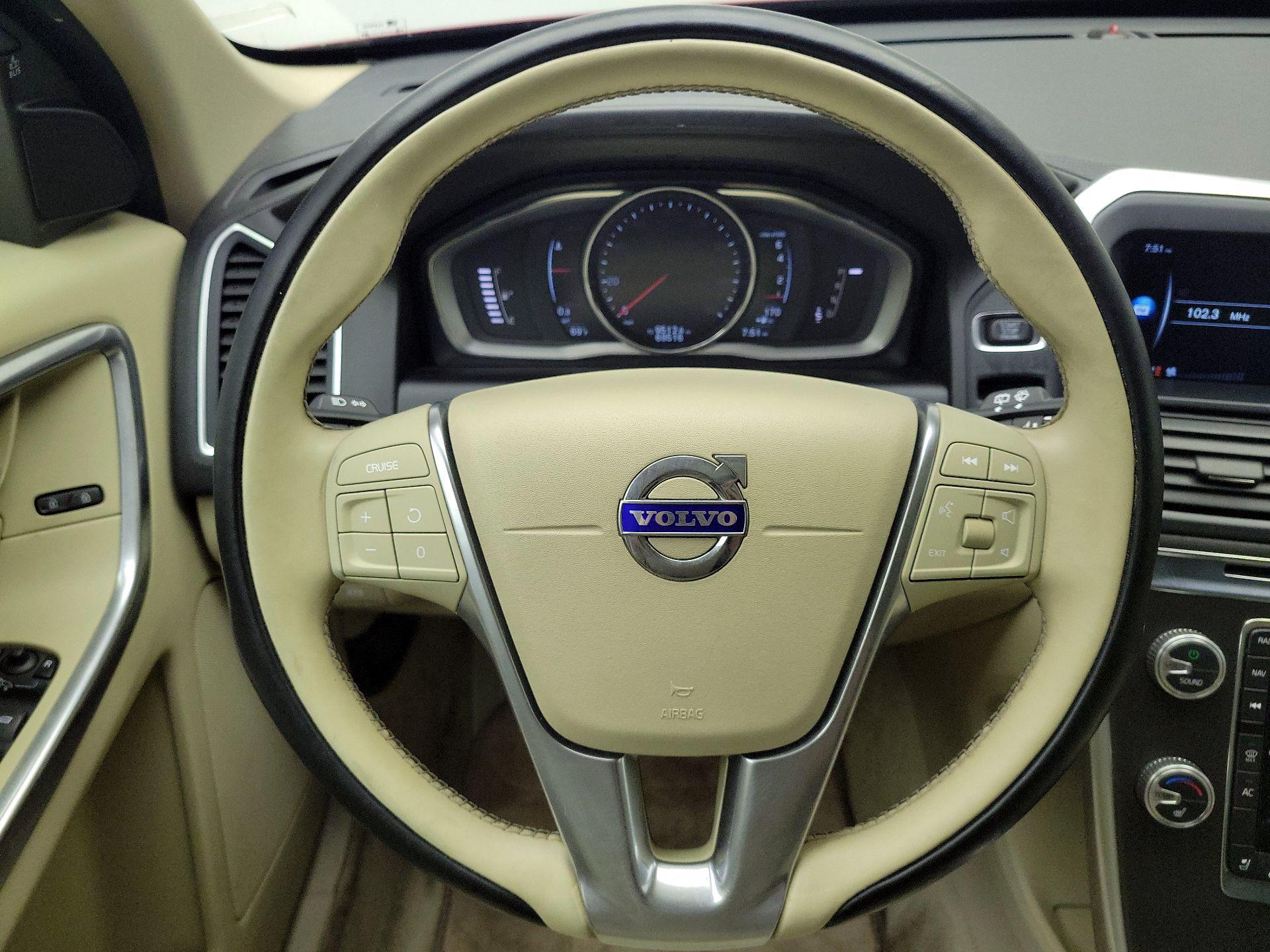 Thumbnail: 2015 Volvo XC60 - 10