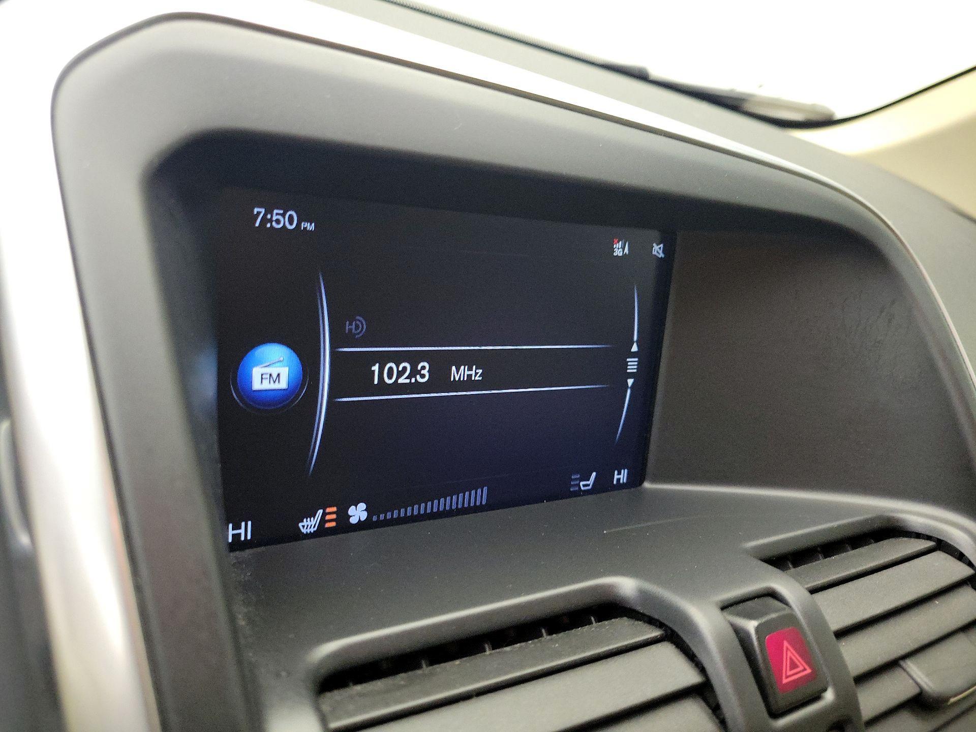 Thumbnail: 2015 Volvo XC60 - 14