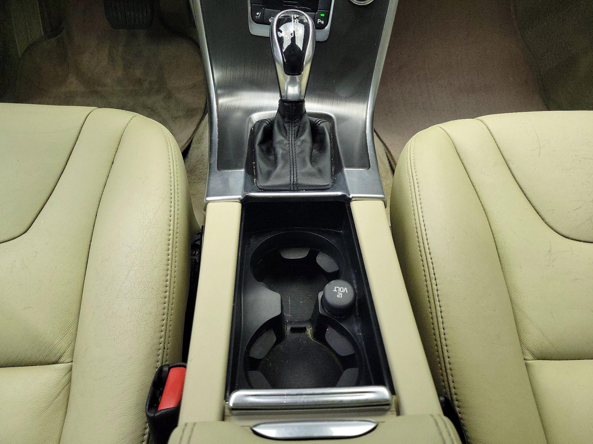 Thumbnail: 2015 Volvo XC60 - 16