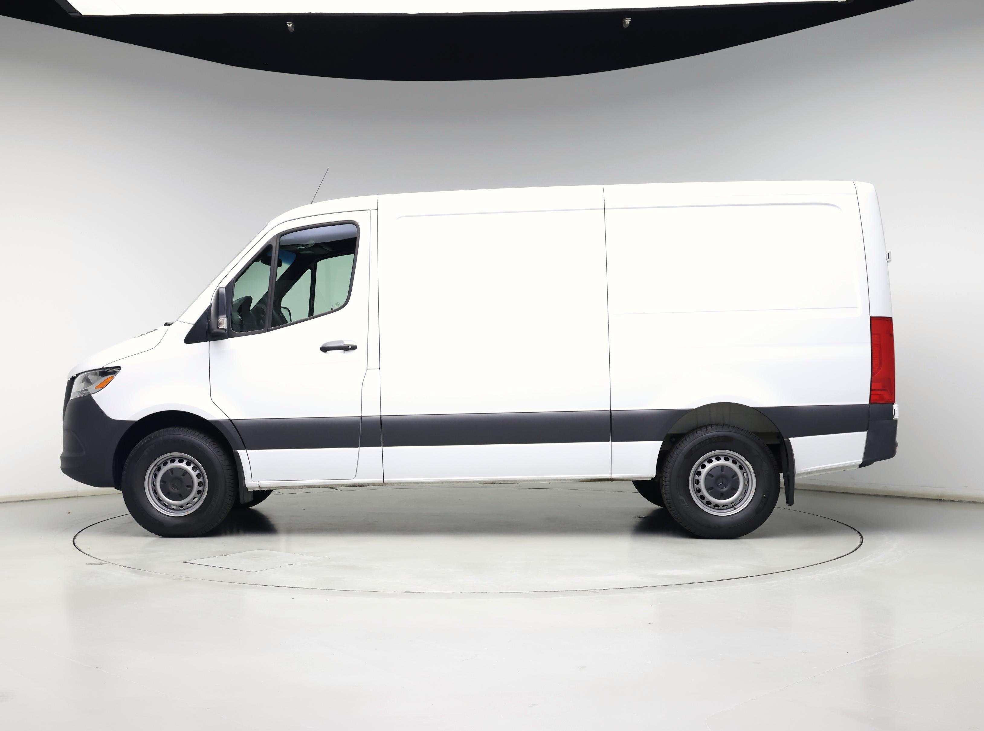 Thumbnail: 2023 Mercedes-Benz Sprinter - 3
