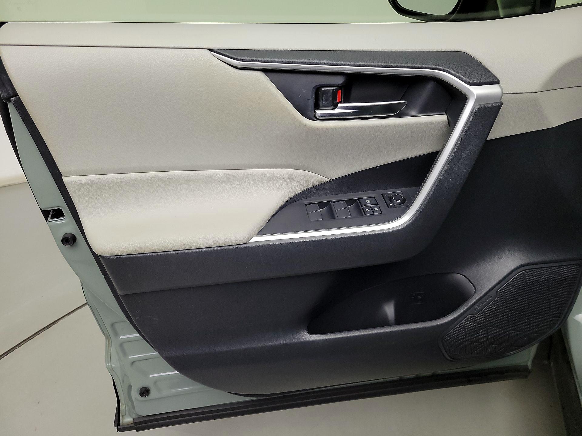 Thumbnail: 2021 Toyota RAV4 - 12