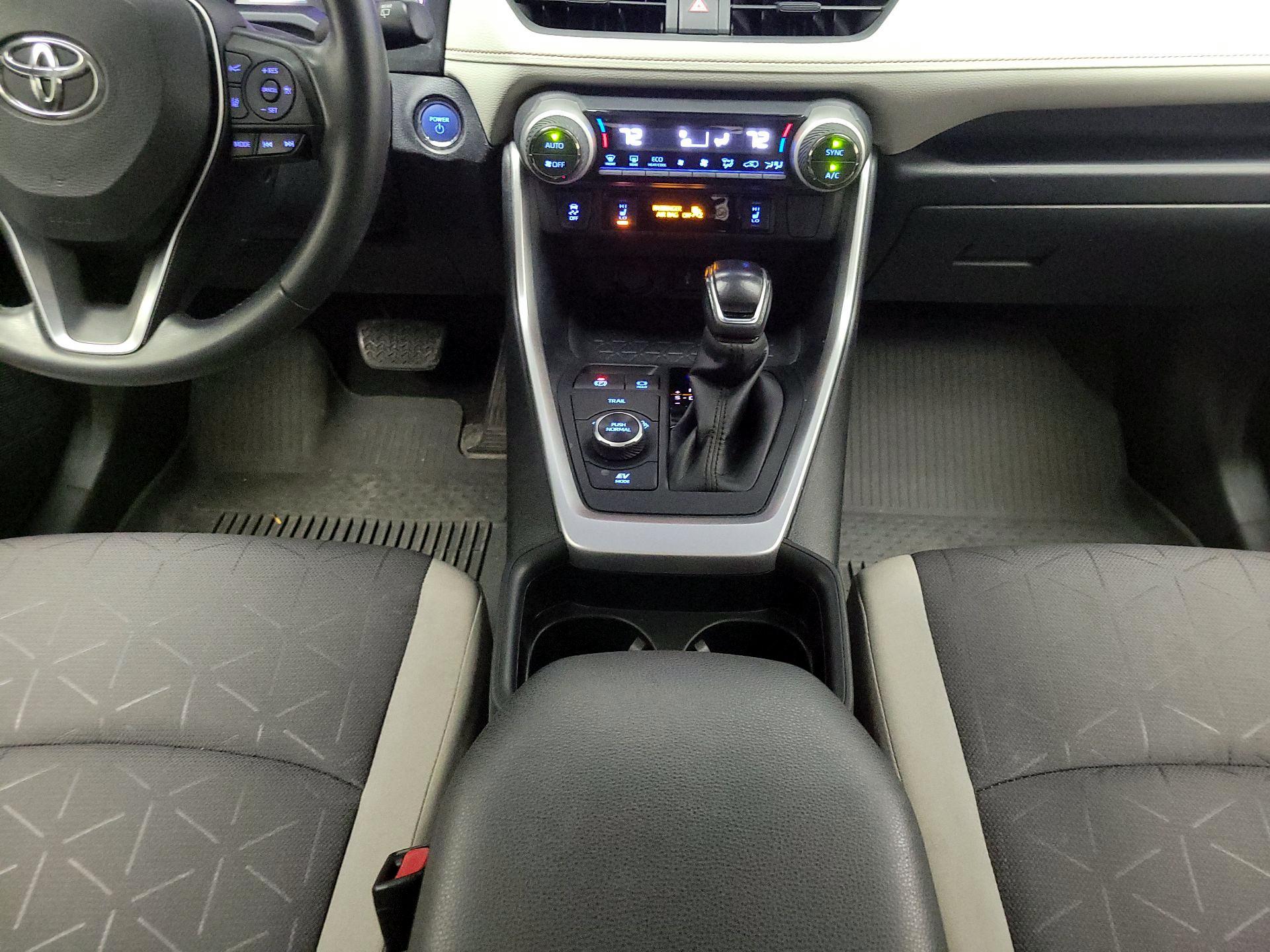 Thumbnail: 2021 Toyota RAV4 - 17