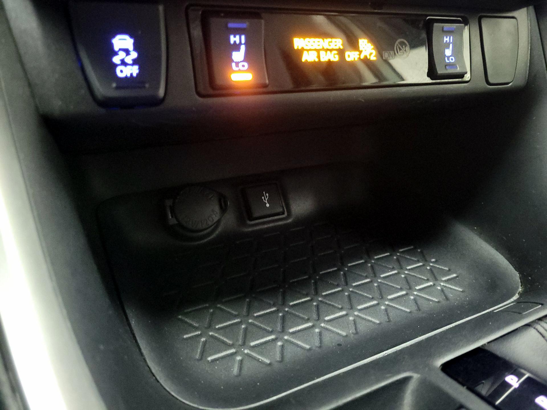 Thumbnail: 2021 Toyota RAV4 - 18