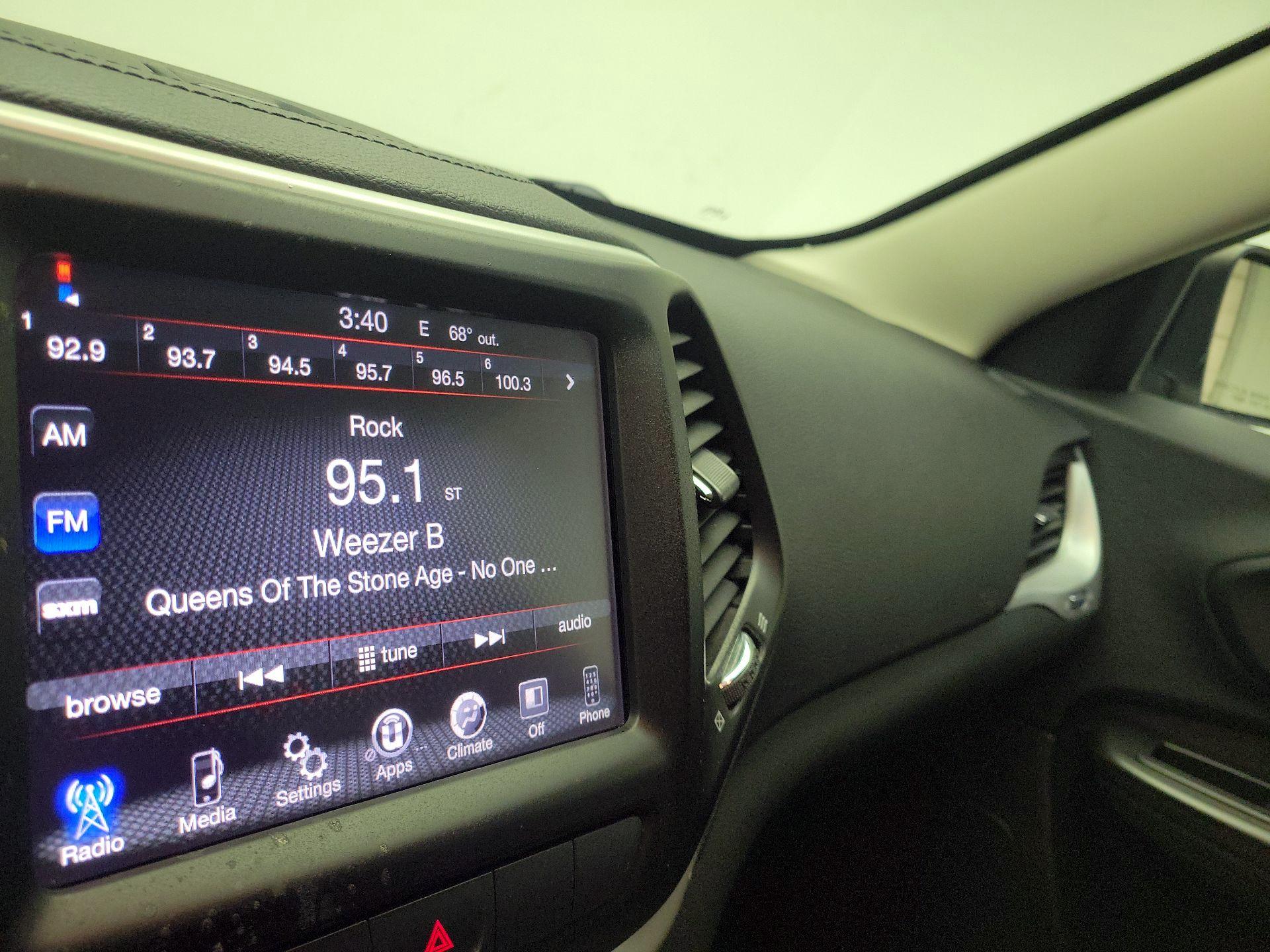 Thumbnail: 2014 Jeep Cherokee - 15
