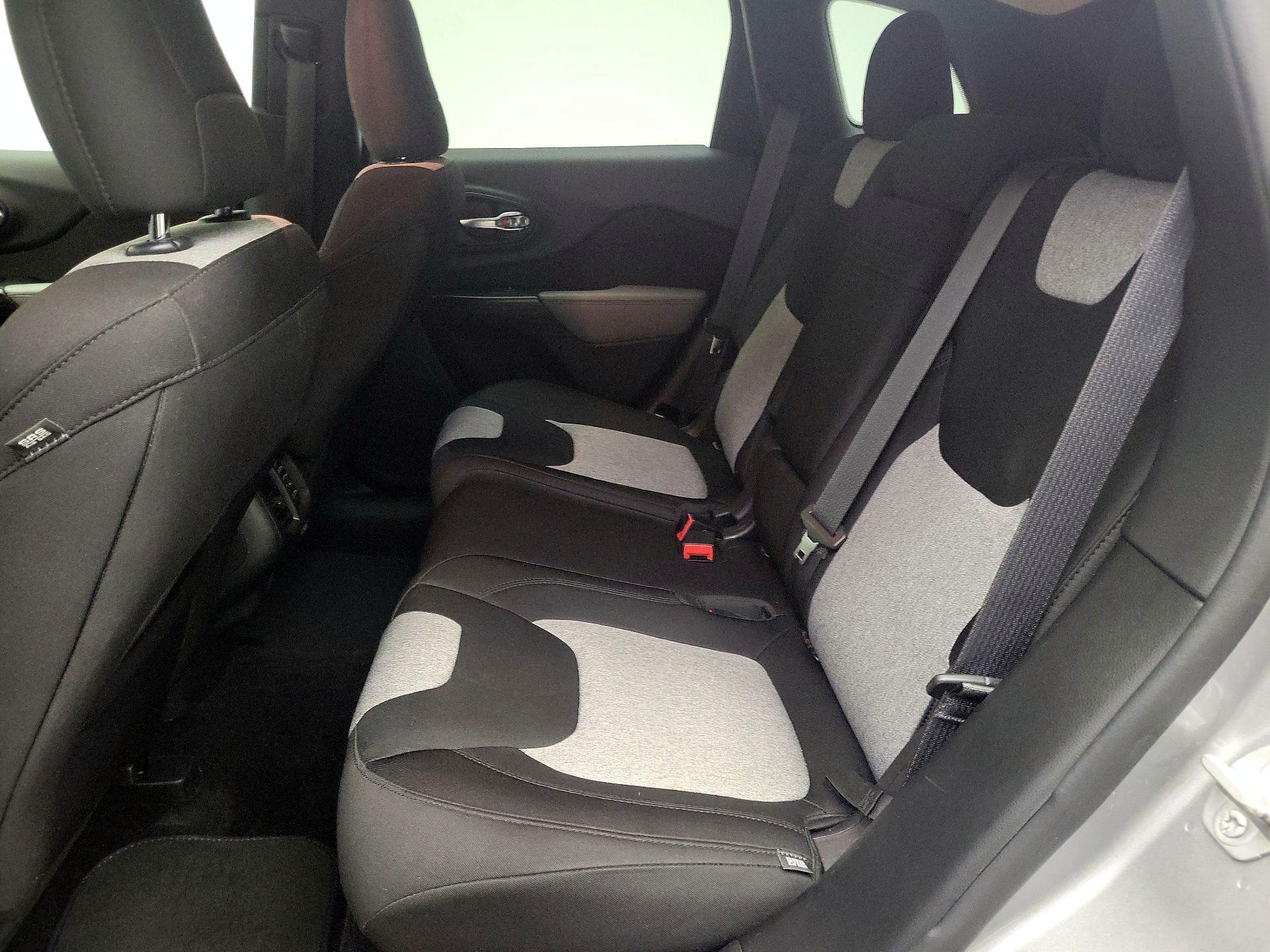 Thumbnail: 2014 Jeep Cherokee - 19