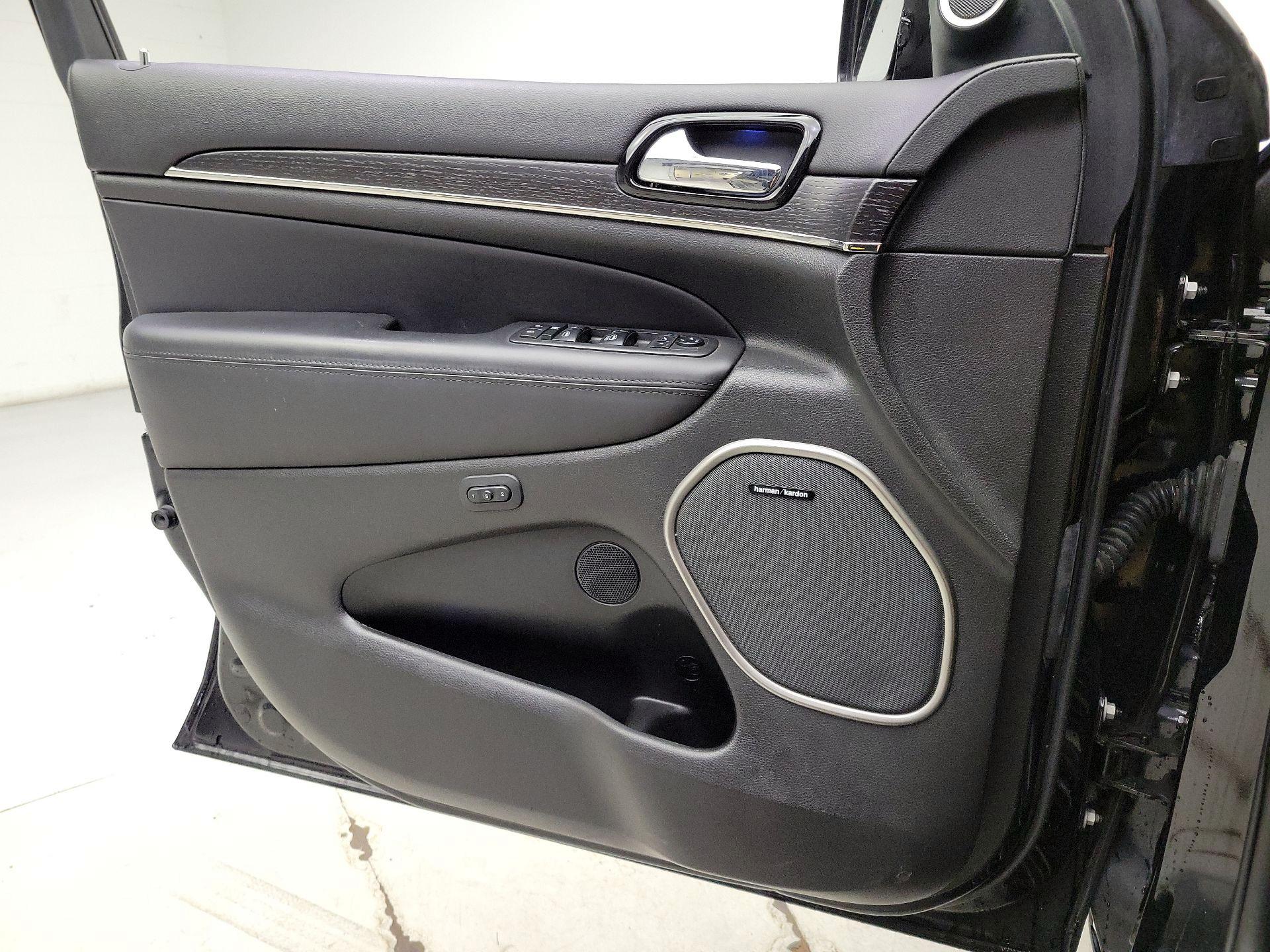 Thumbnail: 2019 Jeep Grand Cherokee - 12