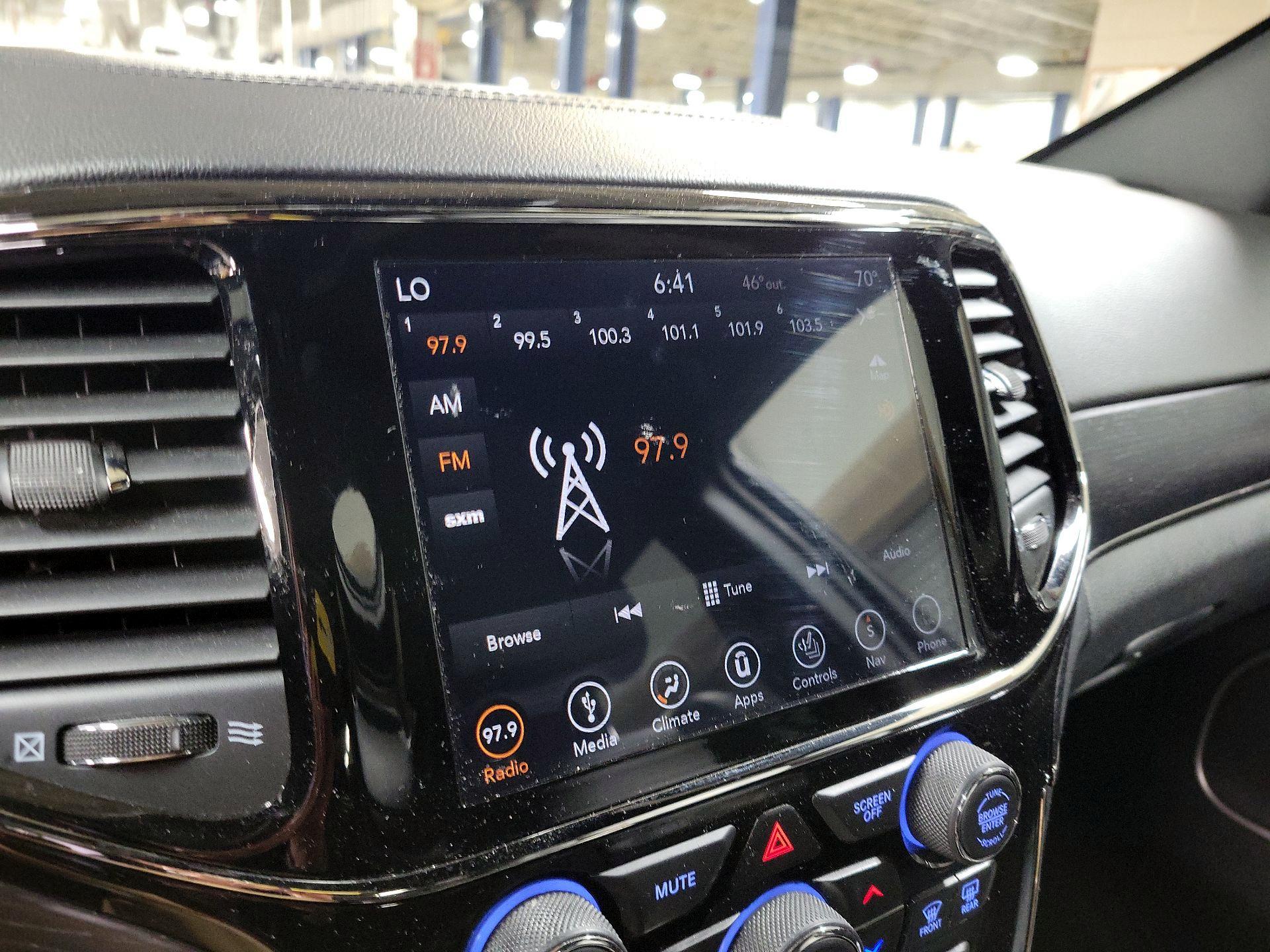 Thumbnail: 2019 Jeep Grand Cherokee - 16