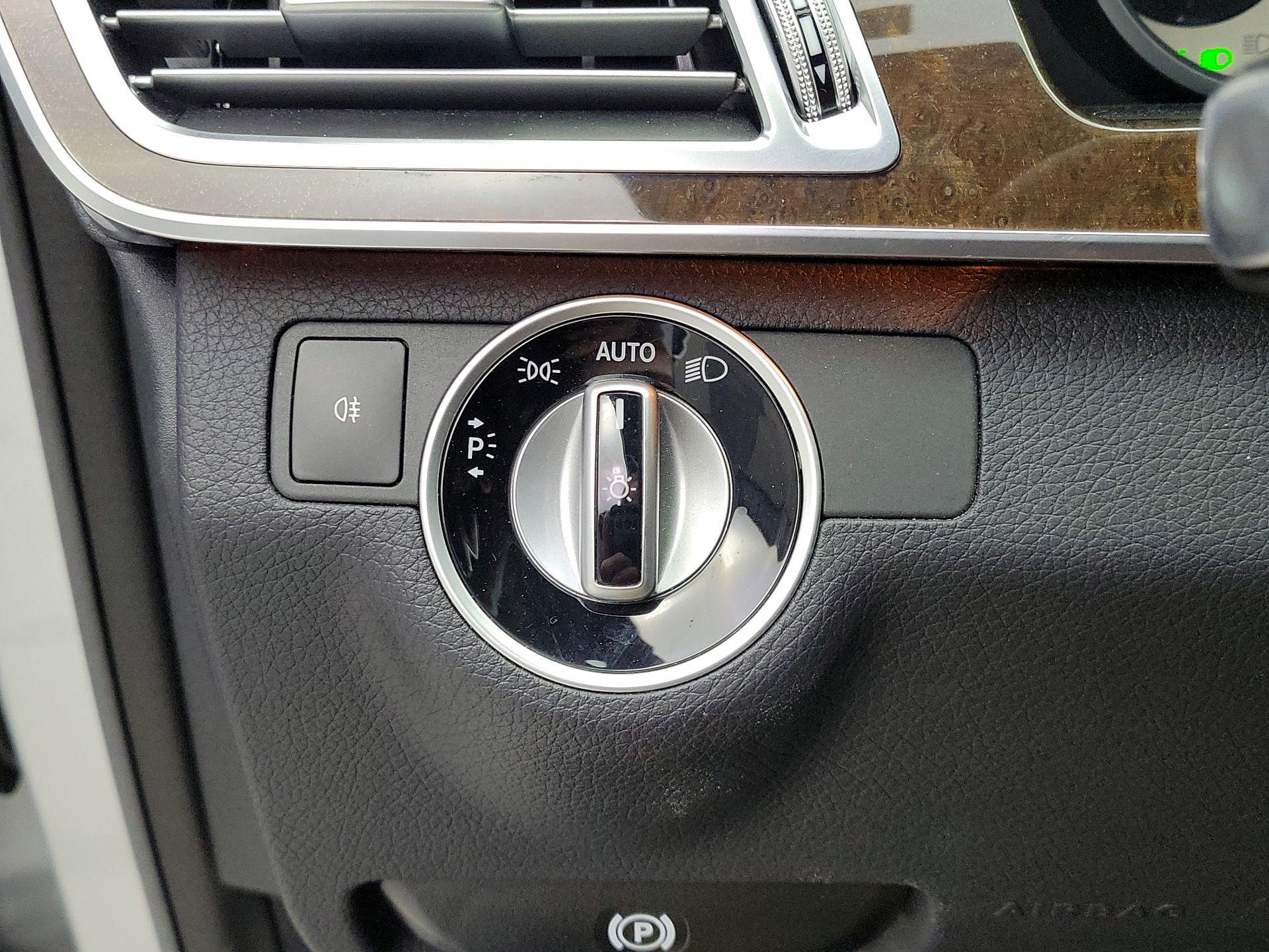 Thumbnail: 2016 Mercedes-Benz E-Class - 13