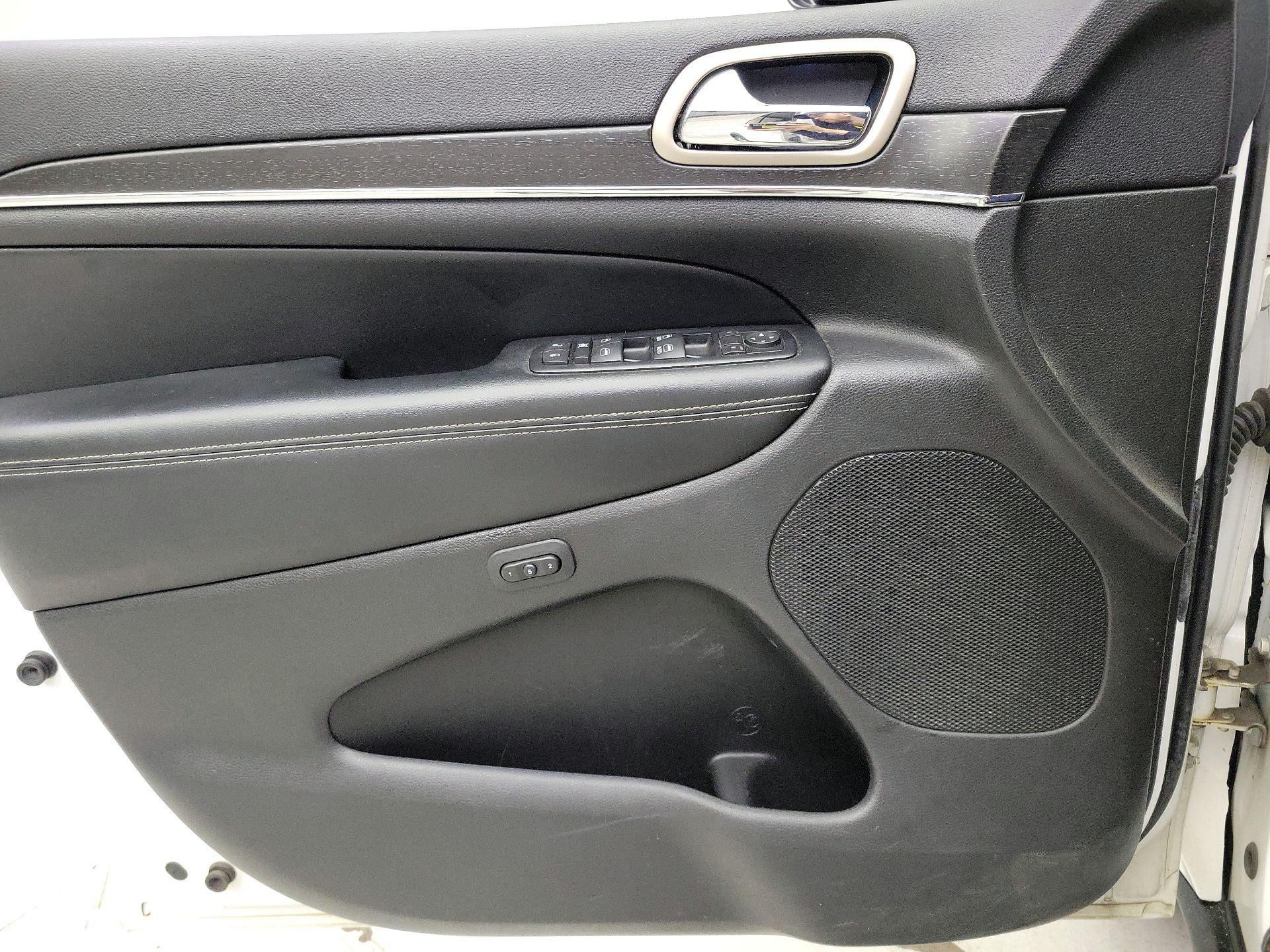 Thumbnail: 2016 Jeep Grand Cherokee - 12