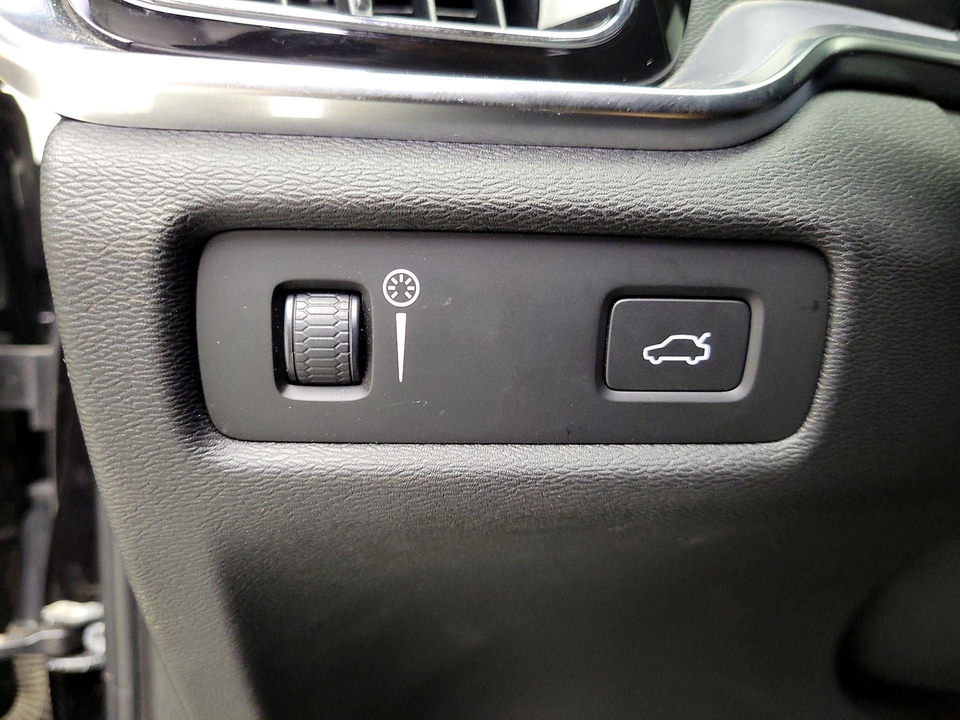 Thumbnail: 2020 Volvo S60 - 13