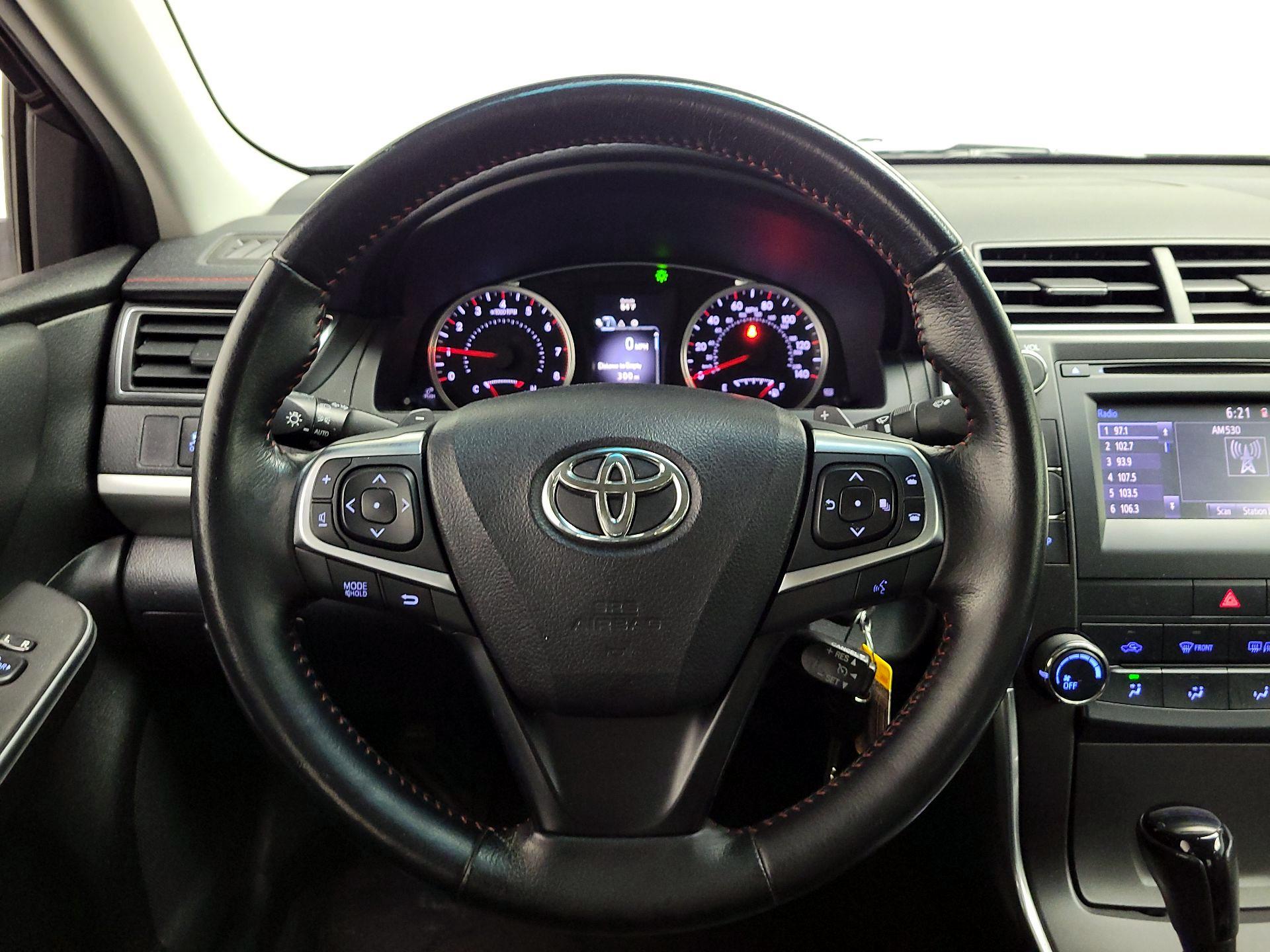Thumbnail: 2016 Toyota Camry - 10