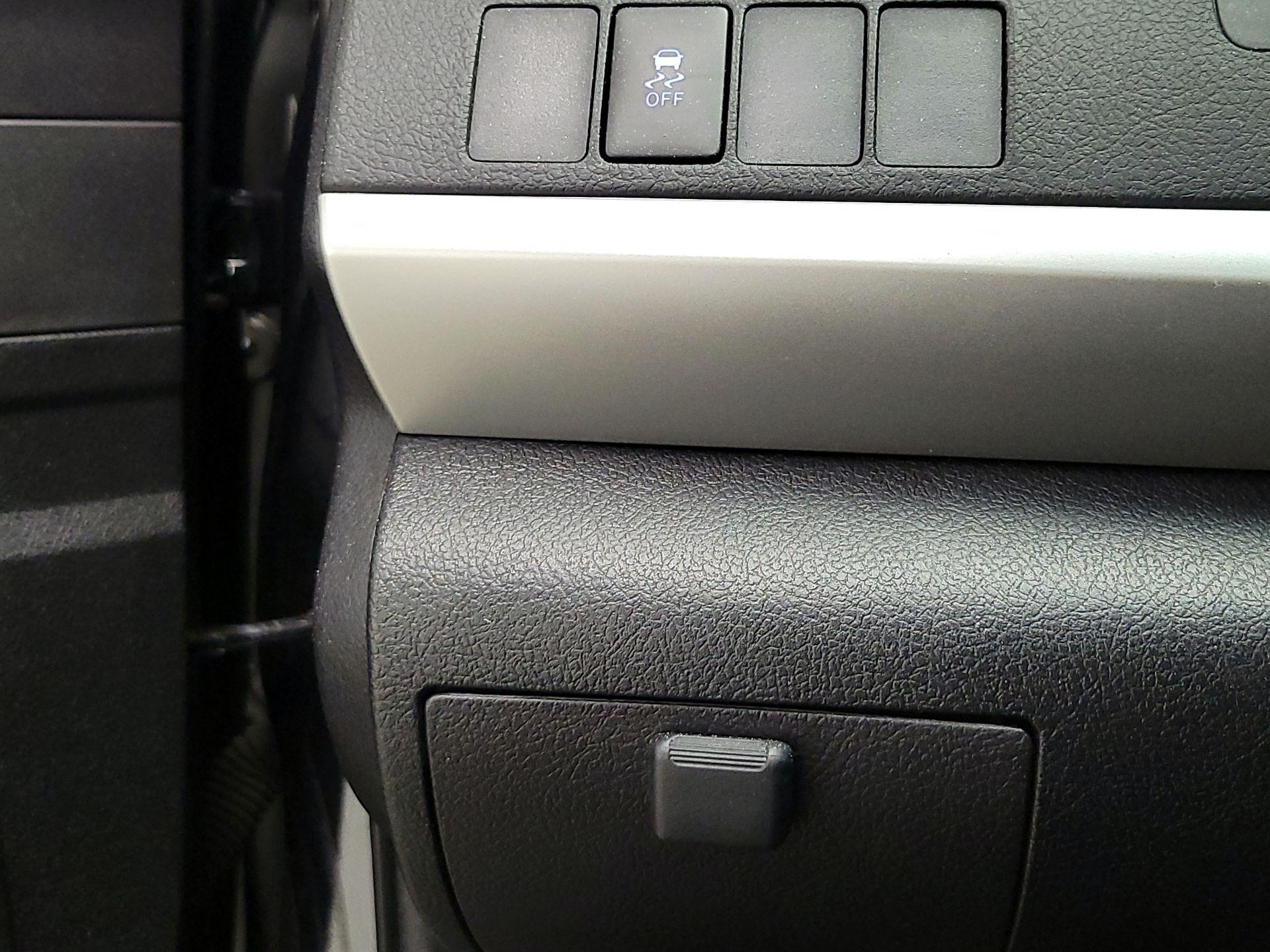Thumbnail: 2016 Toyota Camry - 13