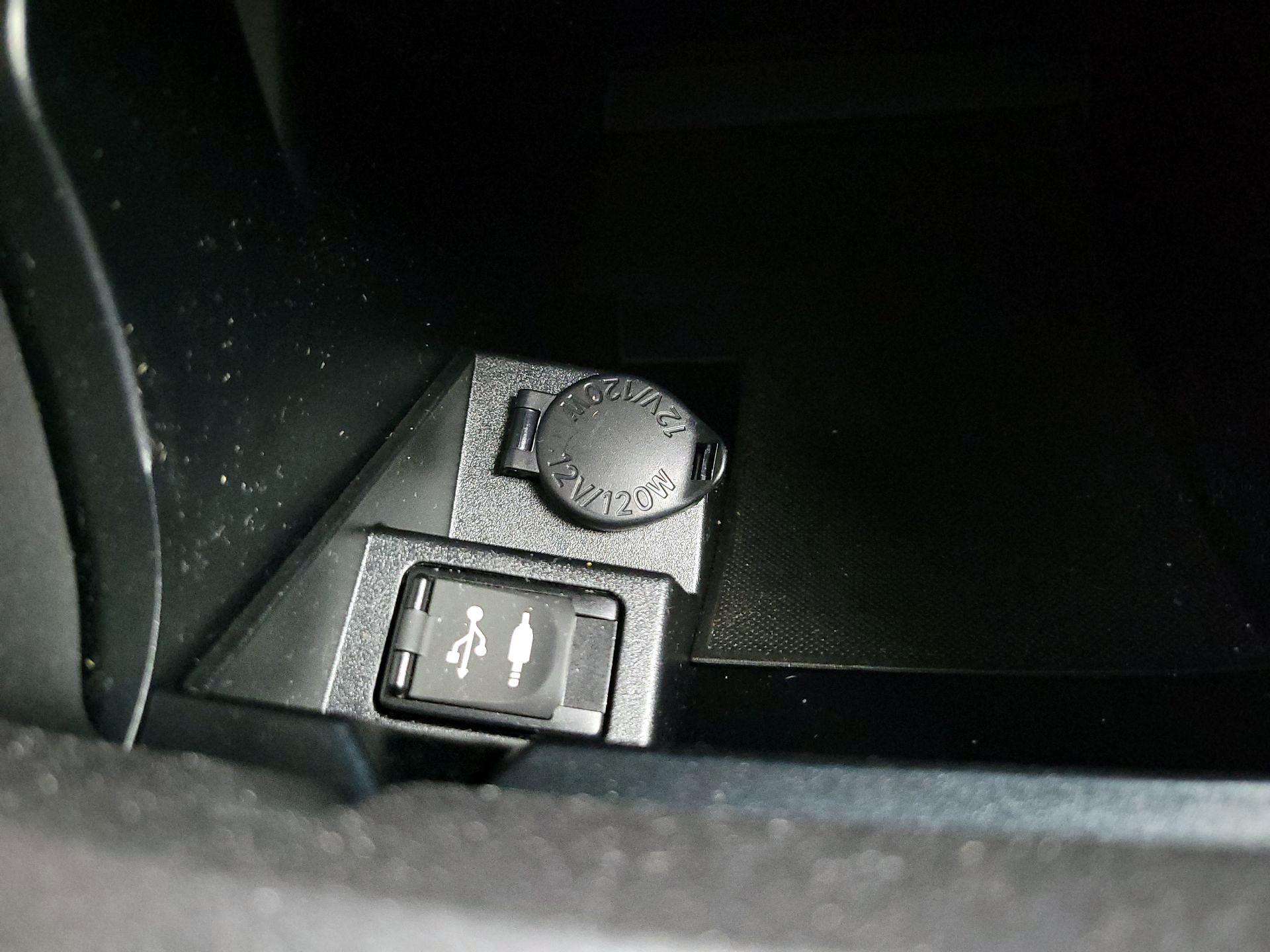 Thumbnail: 2016 Toyota Camry - 18