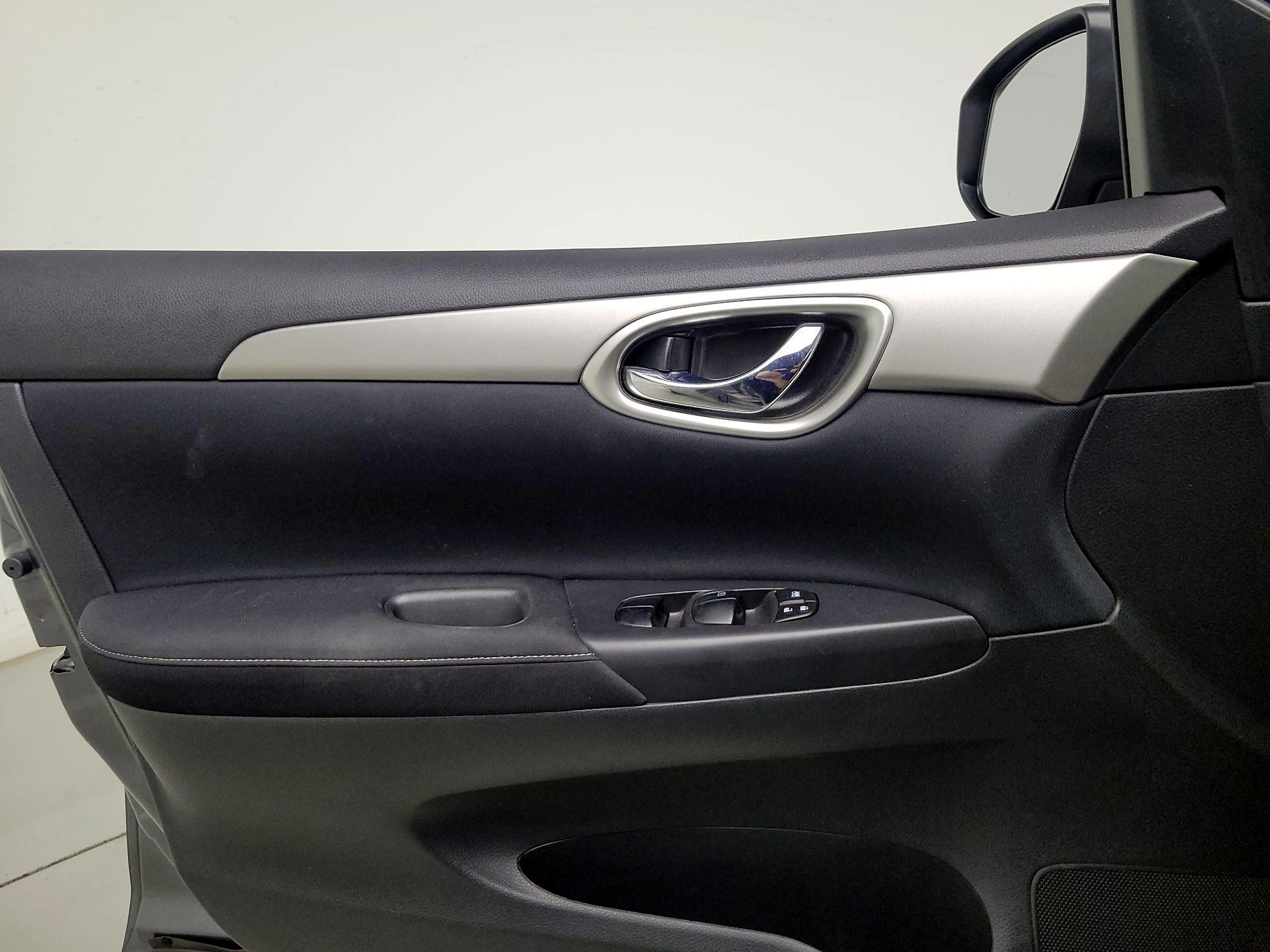 Thumbnail: 2015 Nissan Sentra - 12