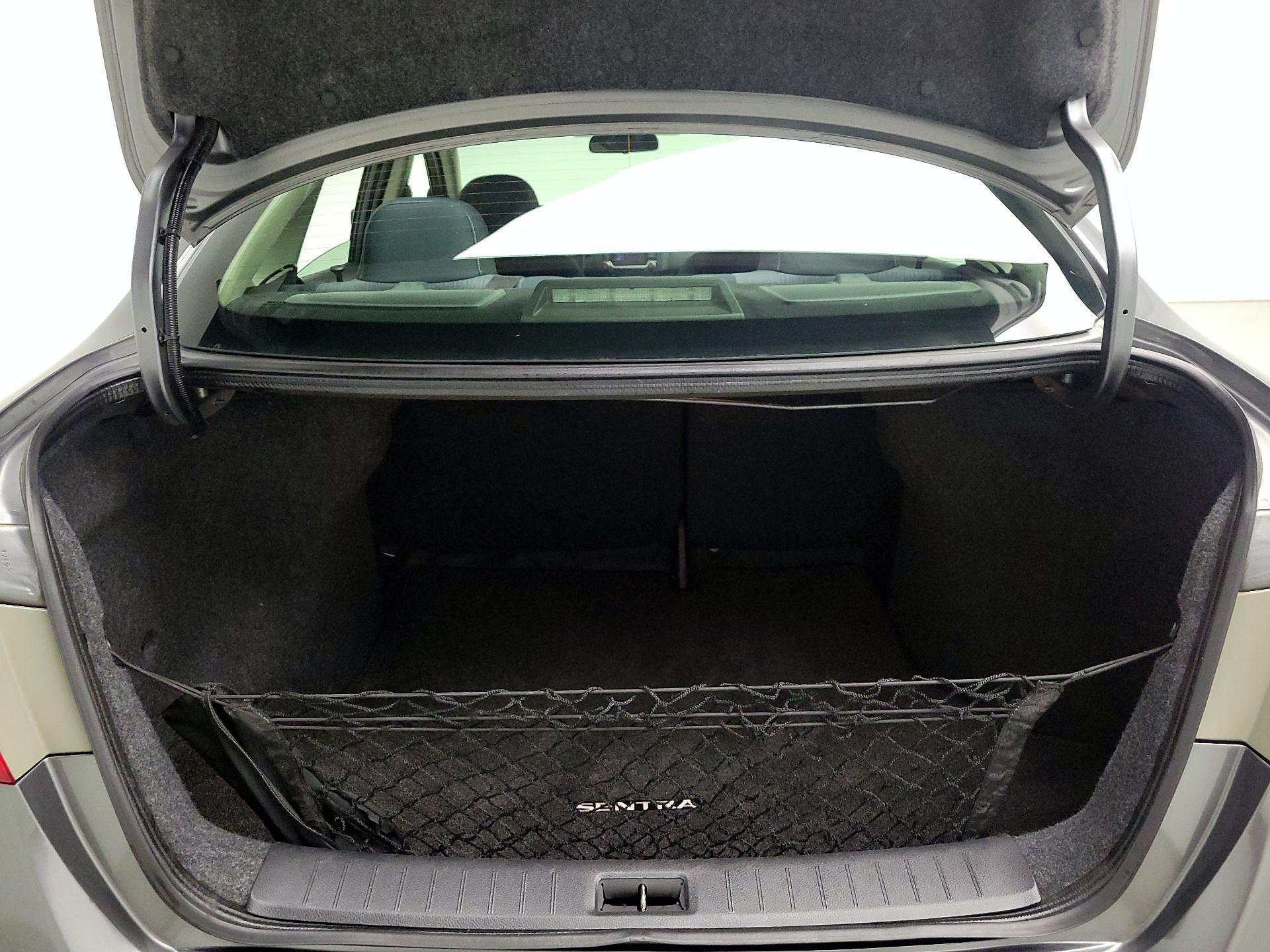 Thumbnail: 2015 Nissan Sentra - 19