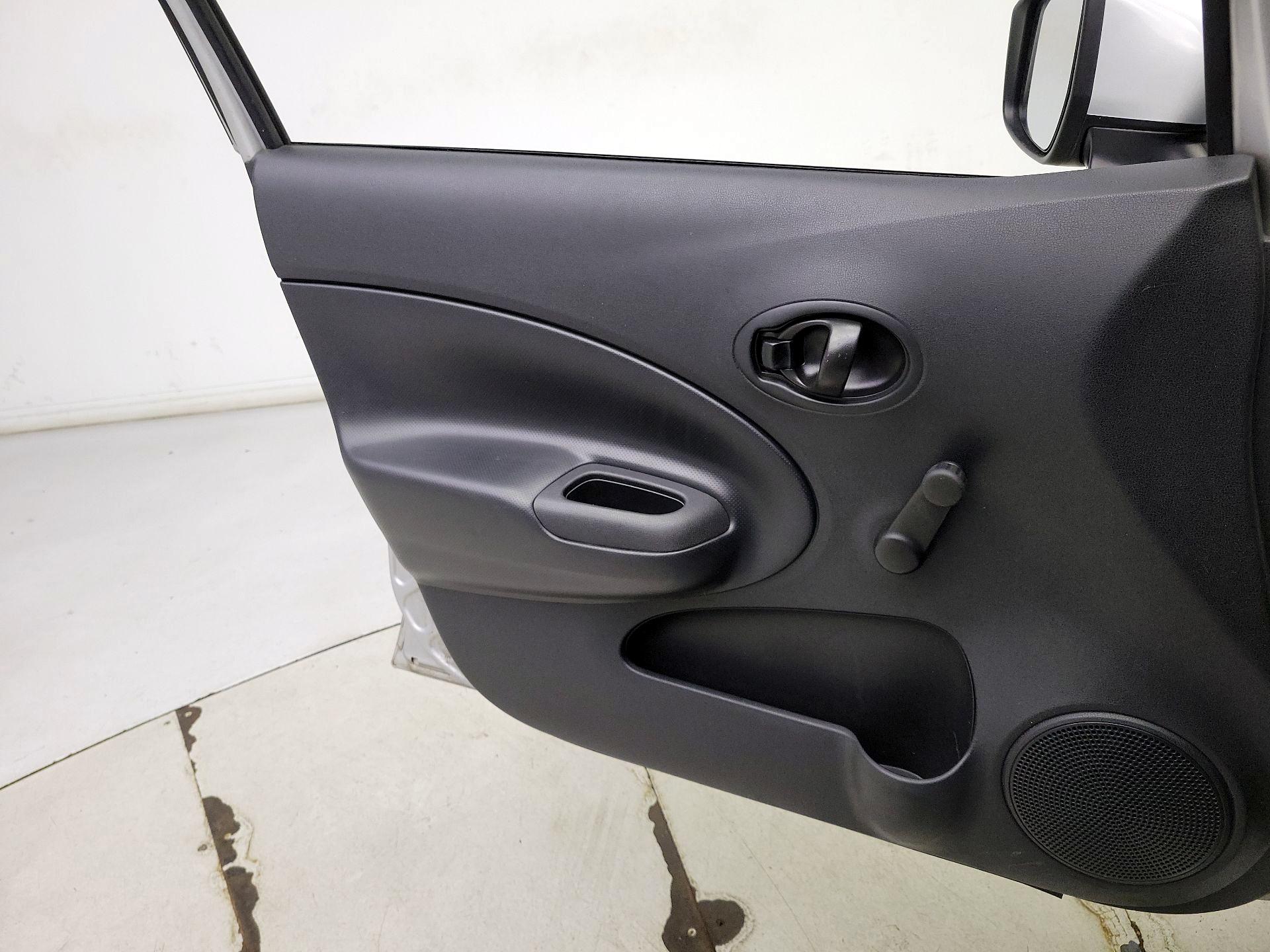 Thumbnail: 2016 Nissan Versa Note - 12