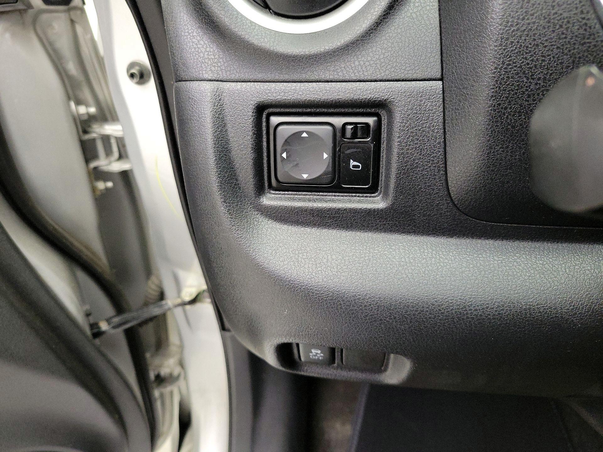 Thumbnail: 2016 Nissan Versa Note - 13