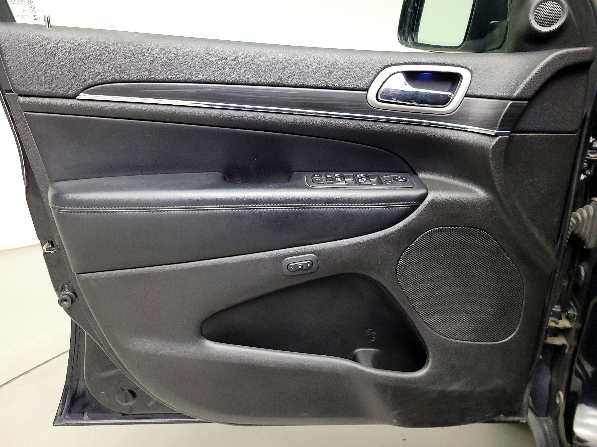 Thumbnail: 2021 Jeep Grand Cherokee - 12