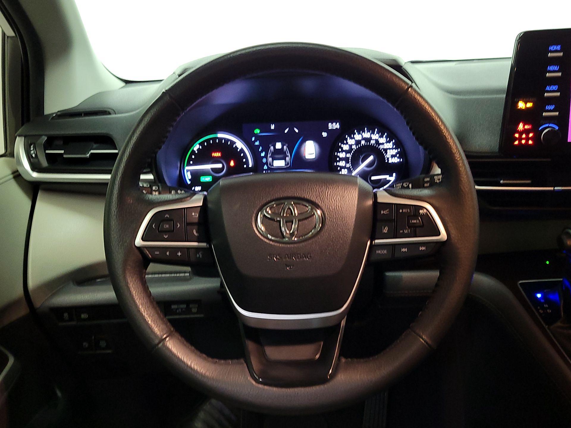 Thumbnail: 2023 Toyota Sienna - 10