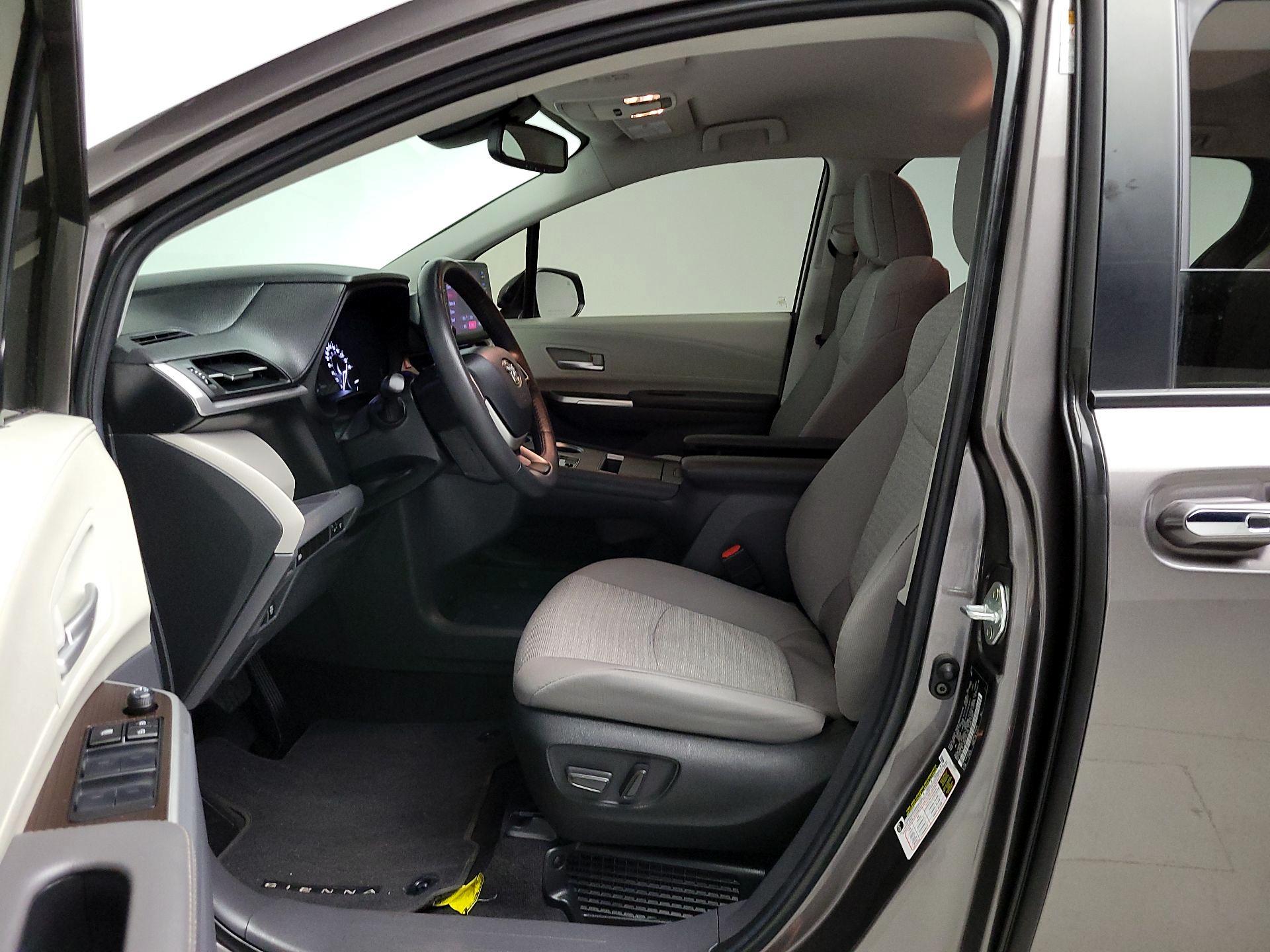 Thumbnail: 2023 Toyota Sienna - 11