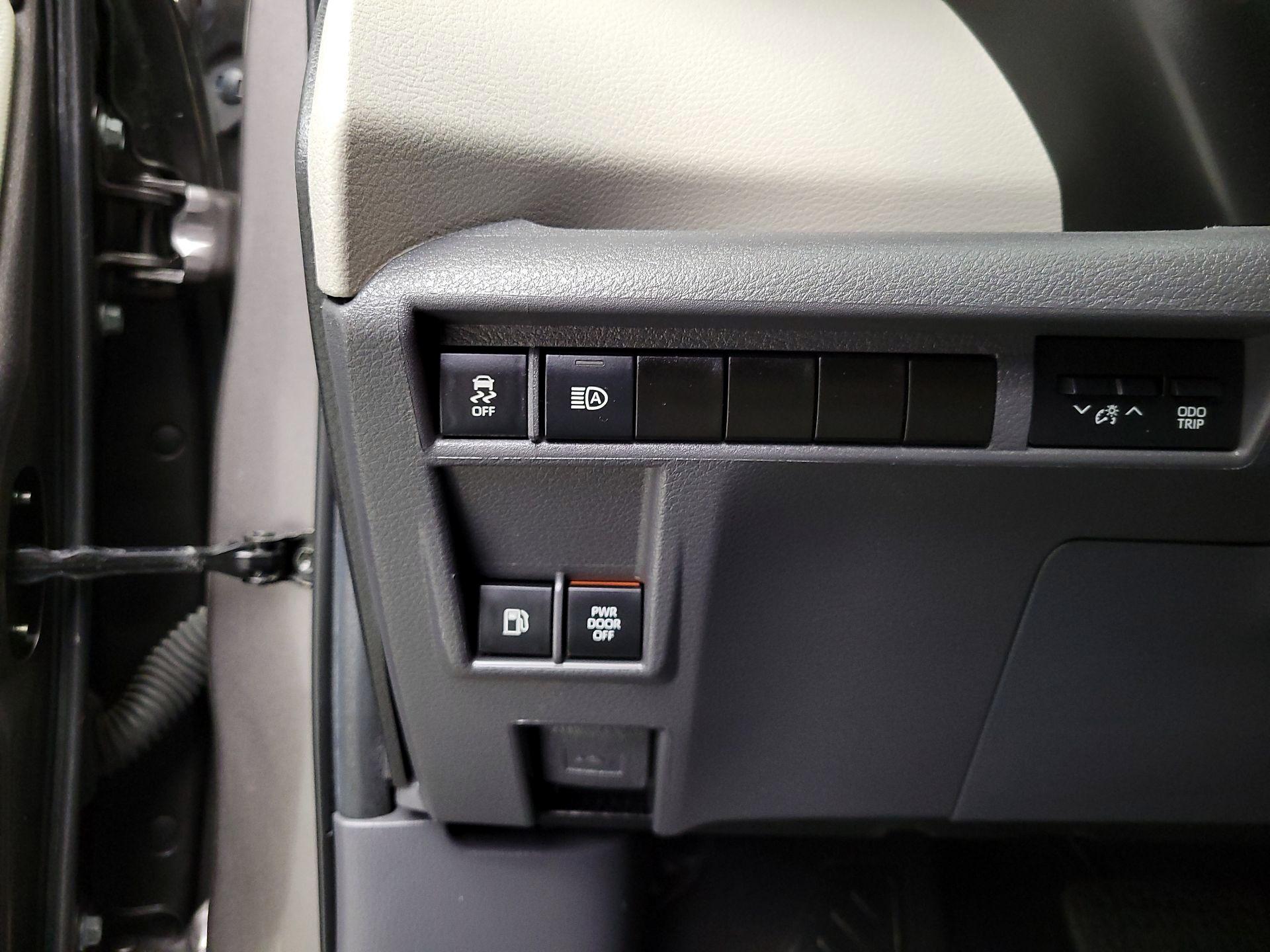 Thumbnail: 2023 Toyota Sienna - 13